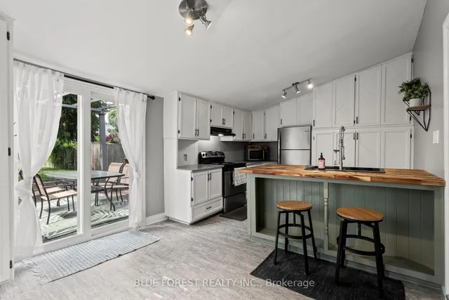 832 Queens Ave, London East 5