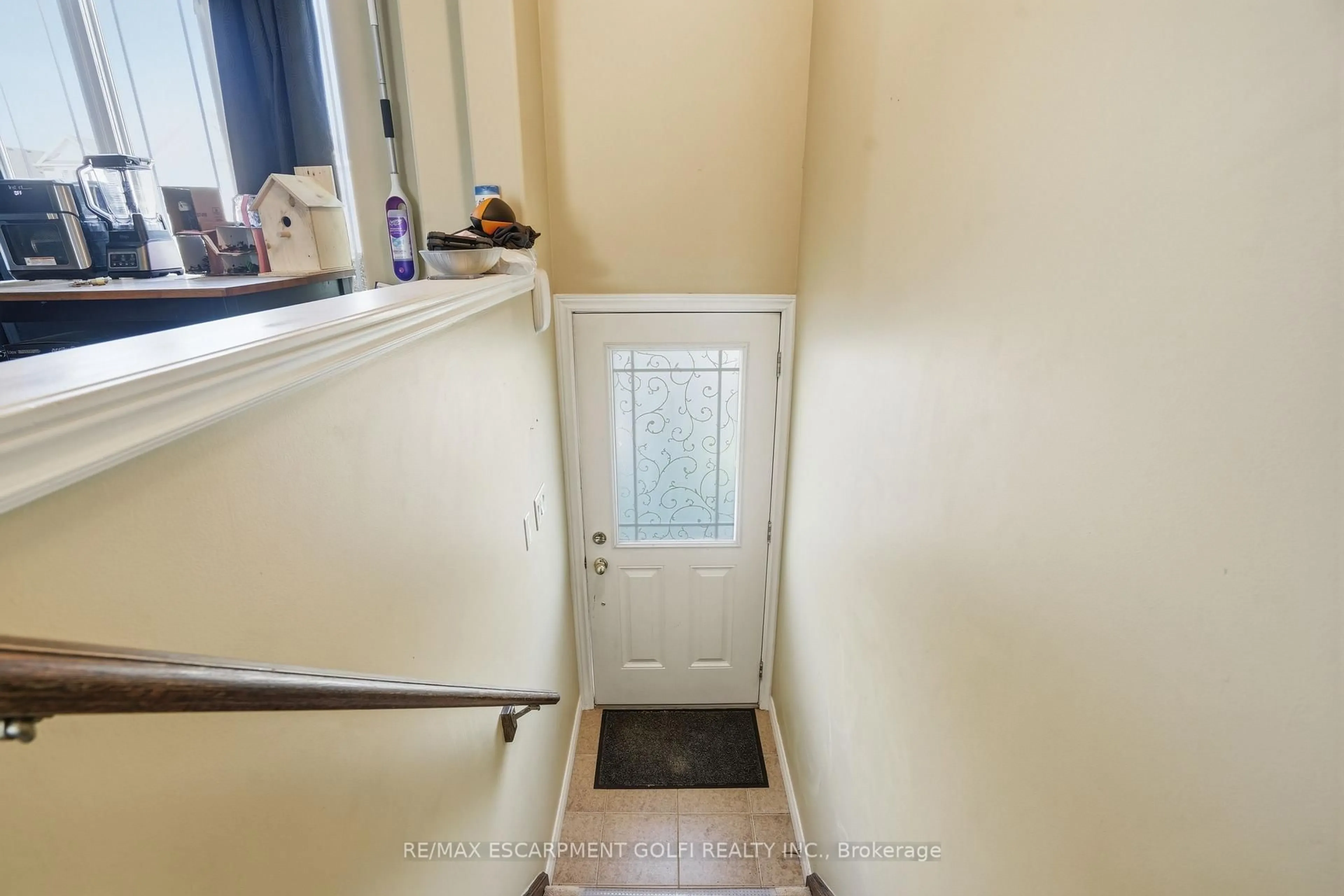 Unknown for 15 Hemlock Way, Grimsby Ontario L3M 0A7