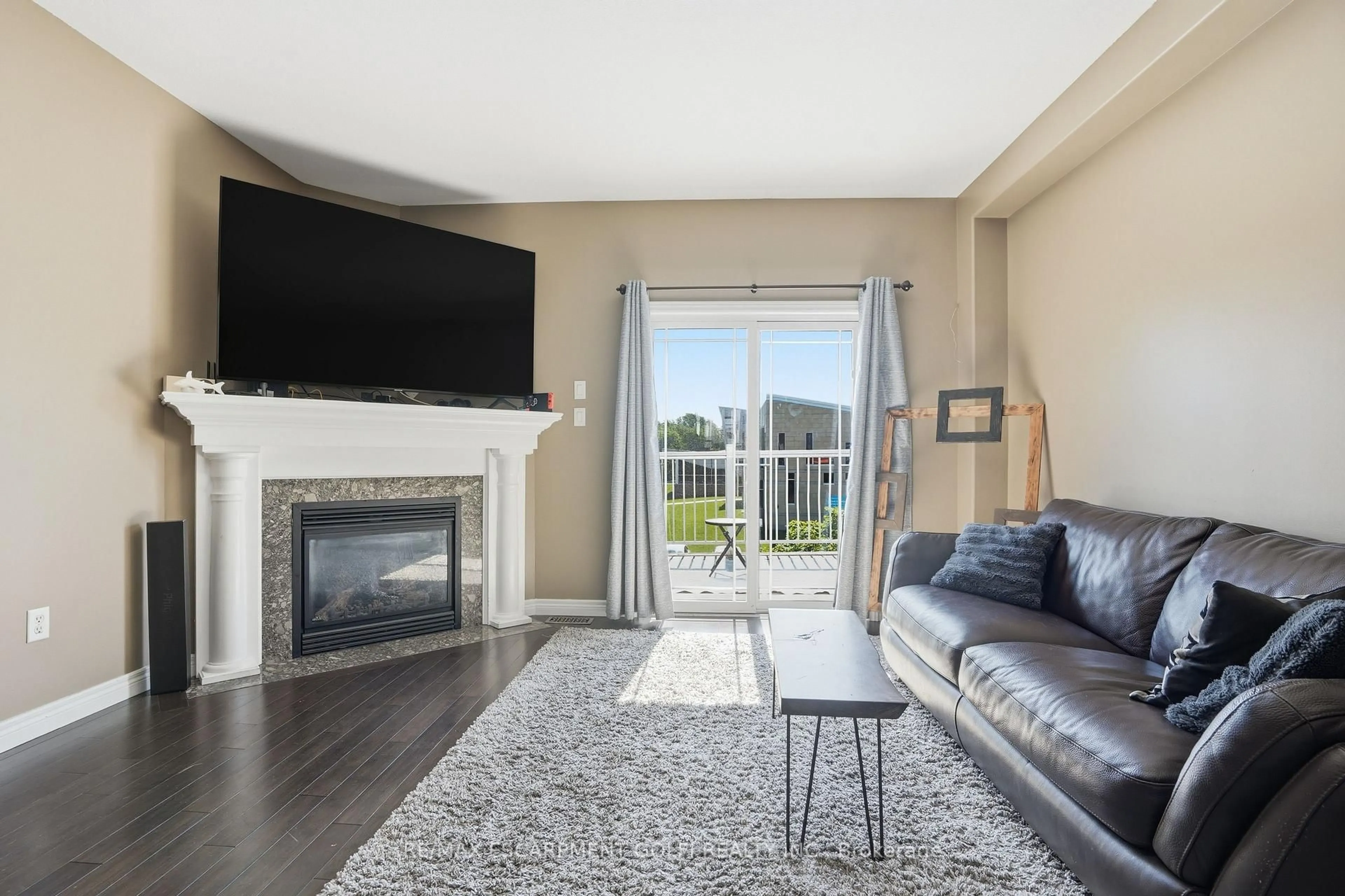 Living room with furniture, unknown for 15 Hemlock Way, Grimsby Ontario L3M 0A7