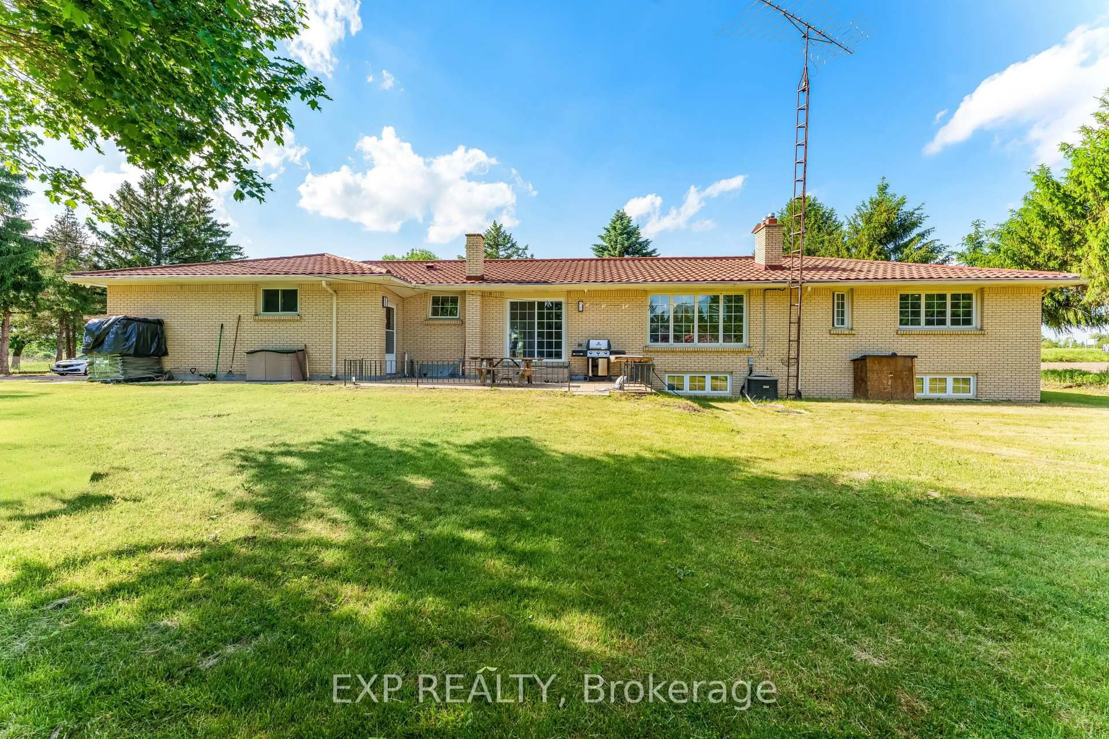 A pic from outside/outdoor area/front of a property/back of a property/a pic from drone, unknown for 2047 Hamilton Rd, London South Ontario N6M 1G1