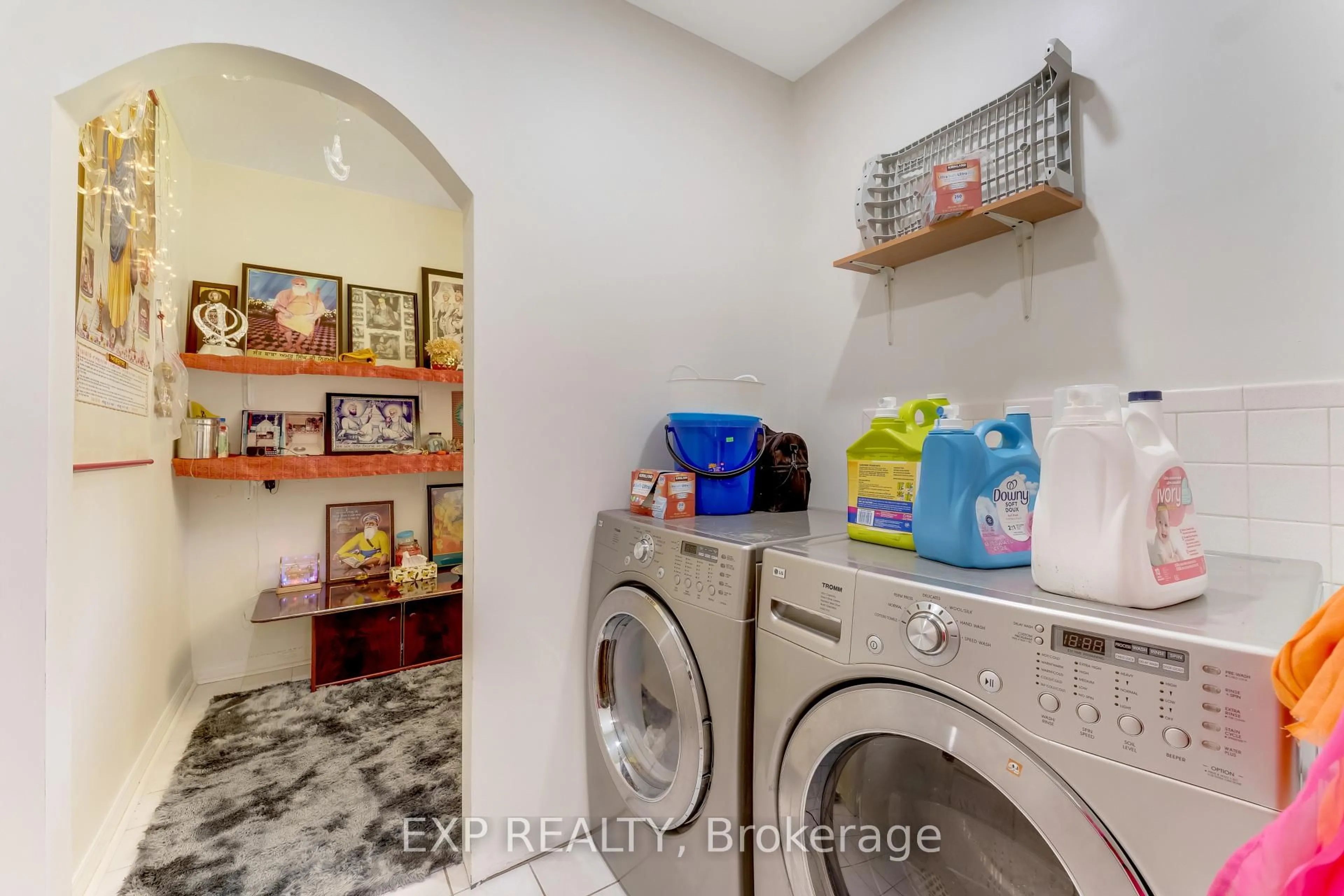 Laundry room for 2047 Hamilton Rd, London South Ontario N6M 1G1