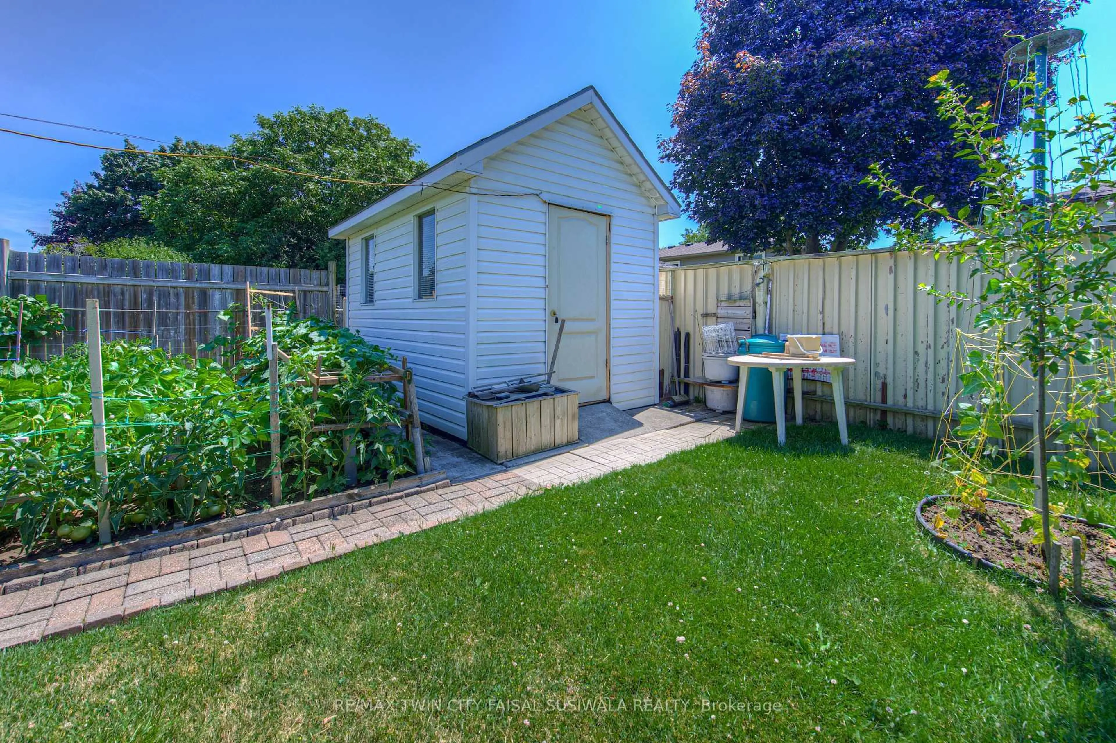 Shed for 1227 Valentine Dr, Cambridge Ontario N3H 2P1