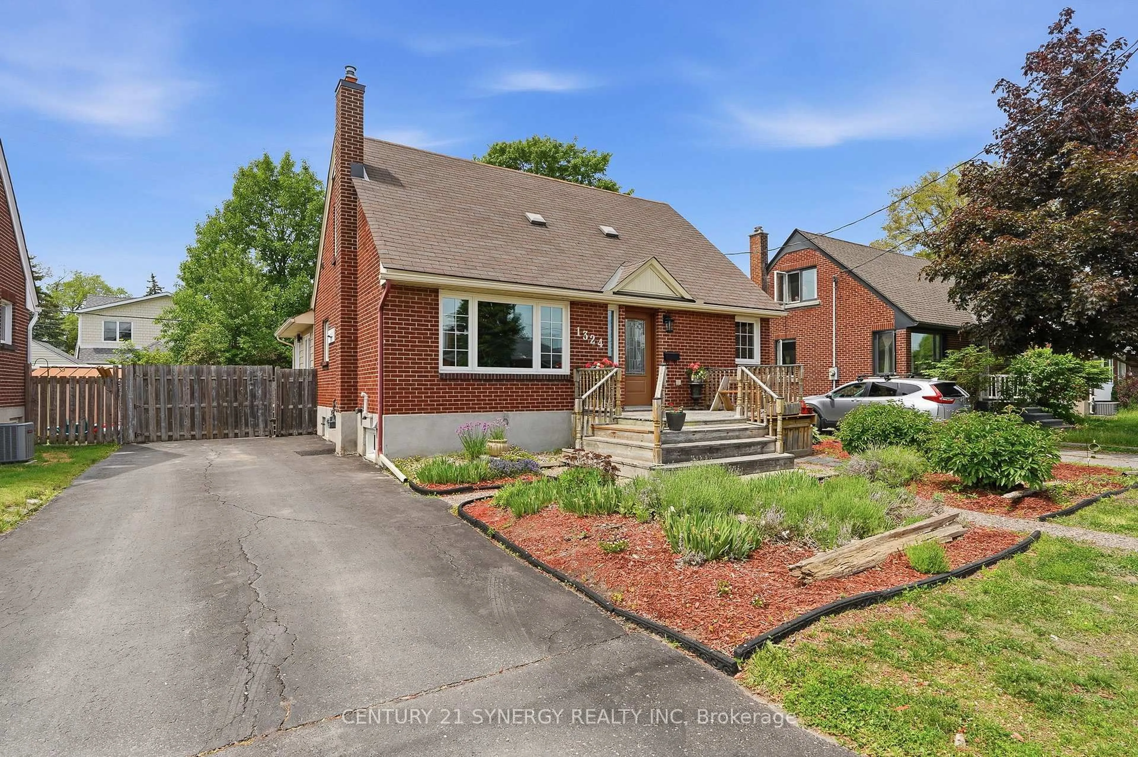 Home with brick exterior material, street for 1324 Avenue O, Ottawa Ontario K1G 0A9