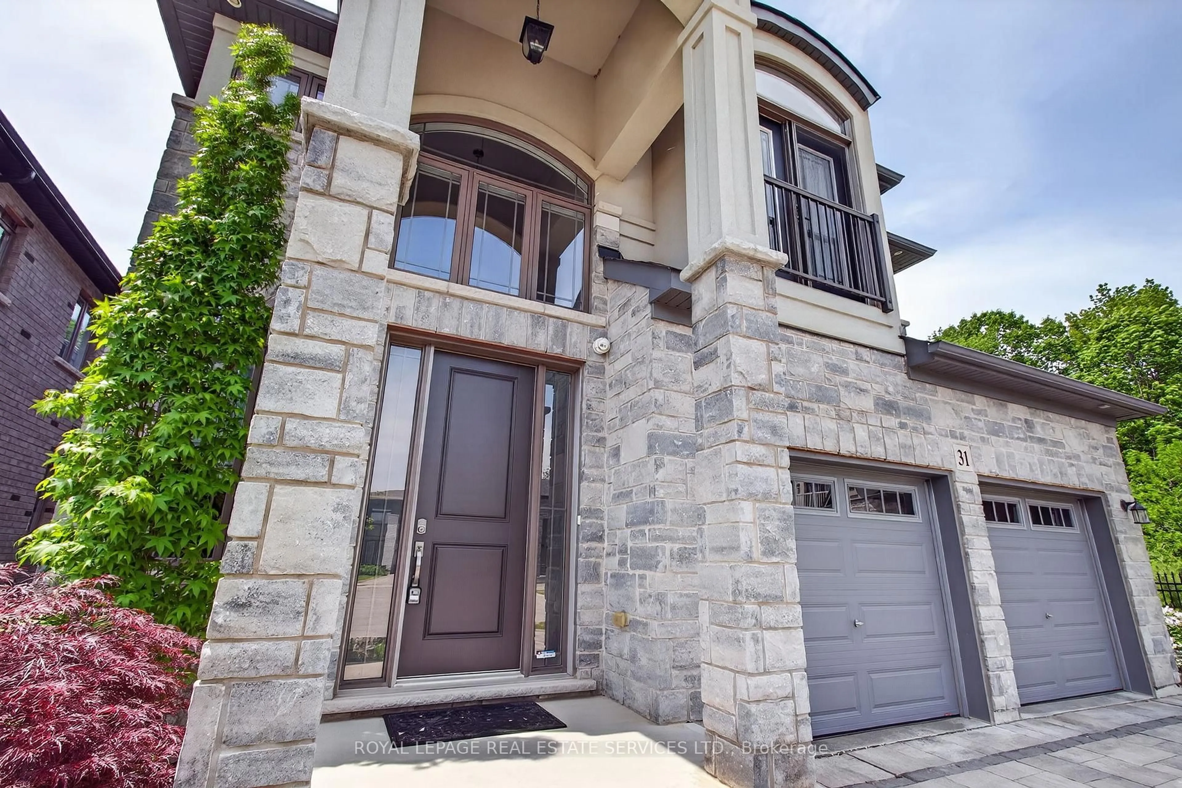 Home with brick exterior material, street for 31 Dorr Crt, Hamilton Ontario L9K 0H4