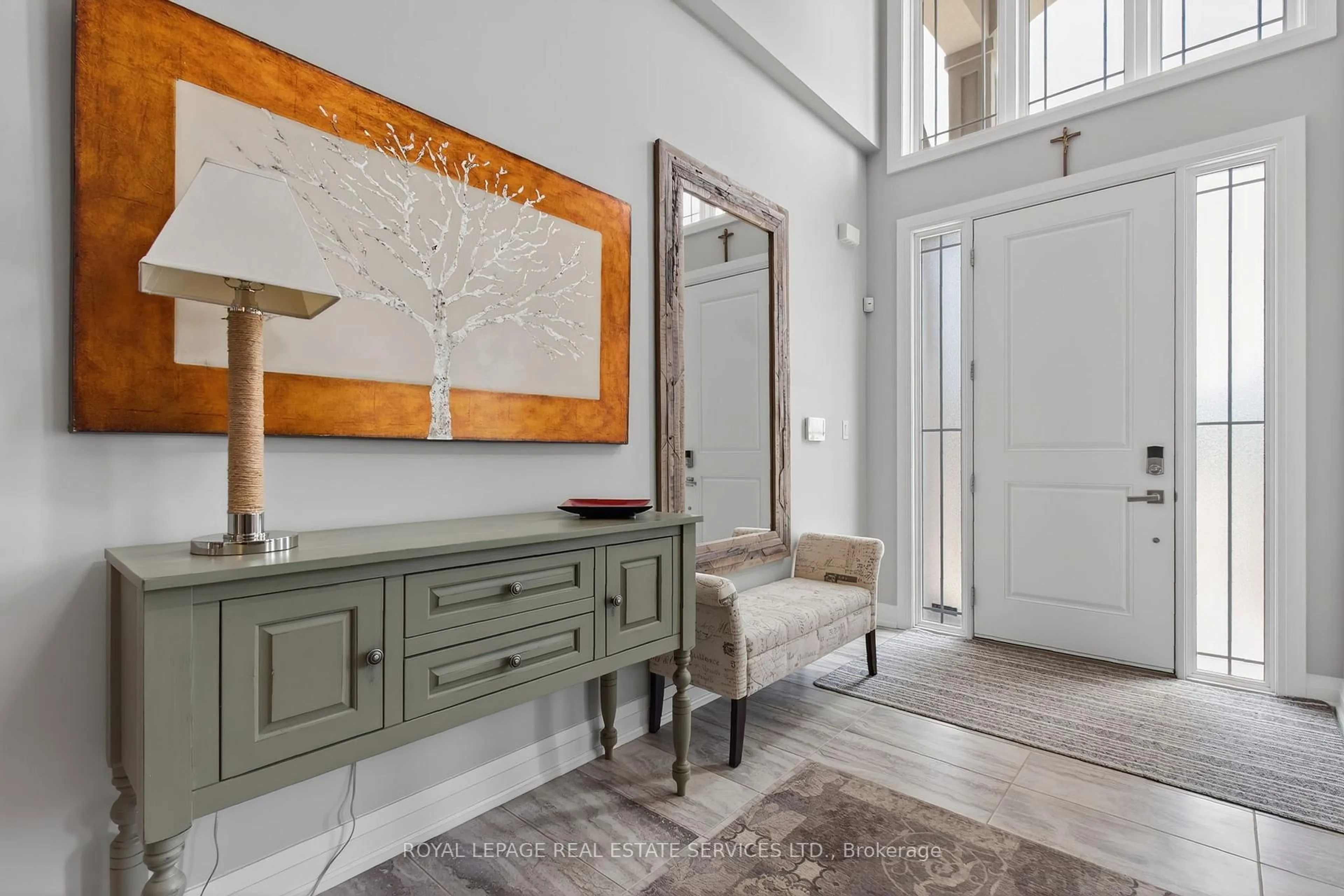 Indoor entryway for 31 Dorr Crt, Hamilton Ontario L9K 0H4