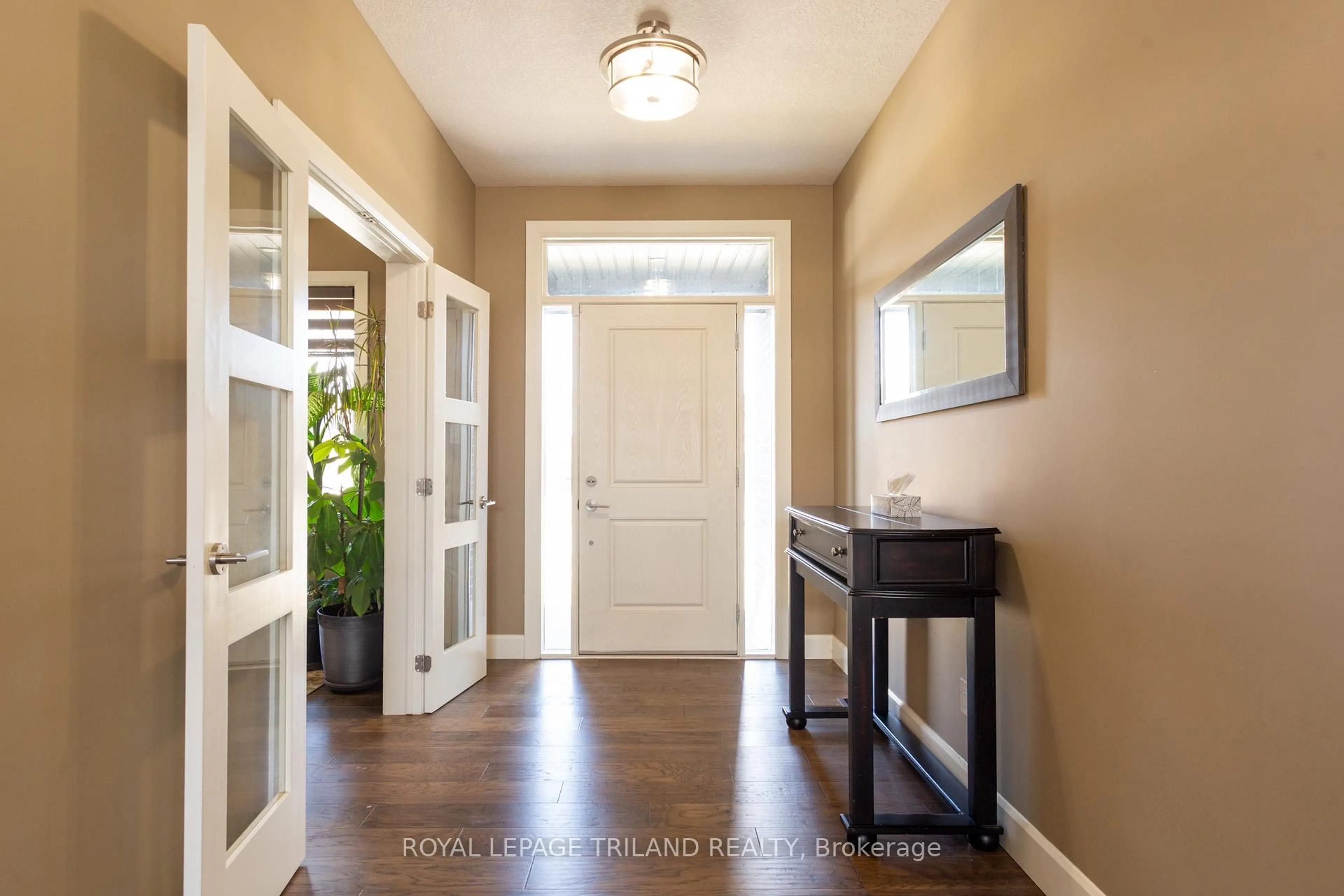 Indoor entryway for 253 Boardwalk Way, Thames Centre Ontario N0L 1G2