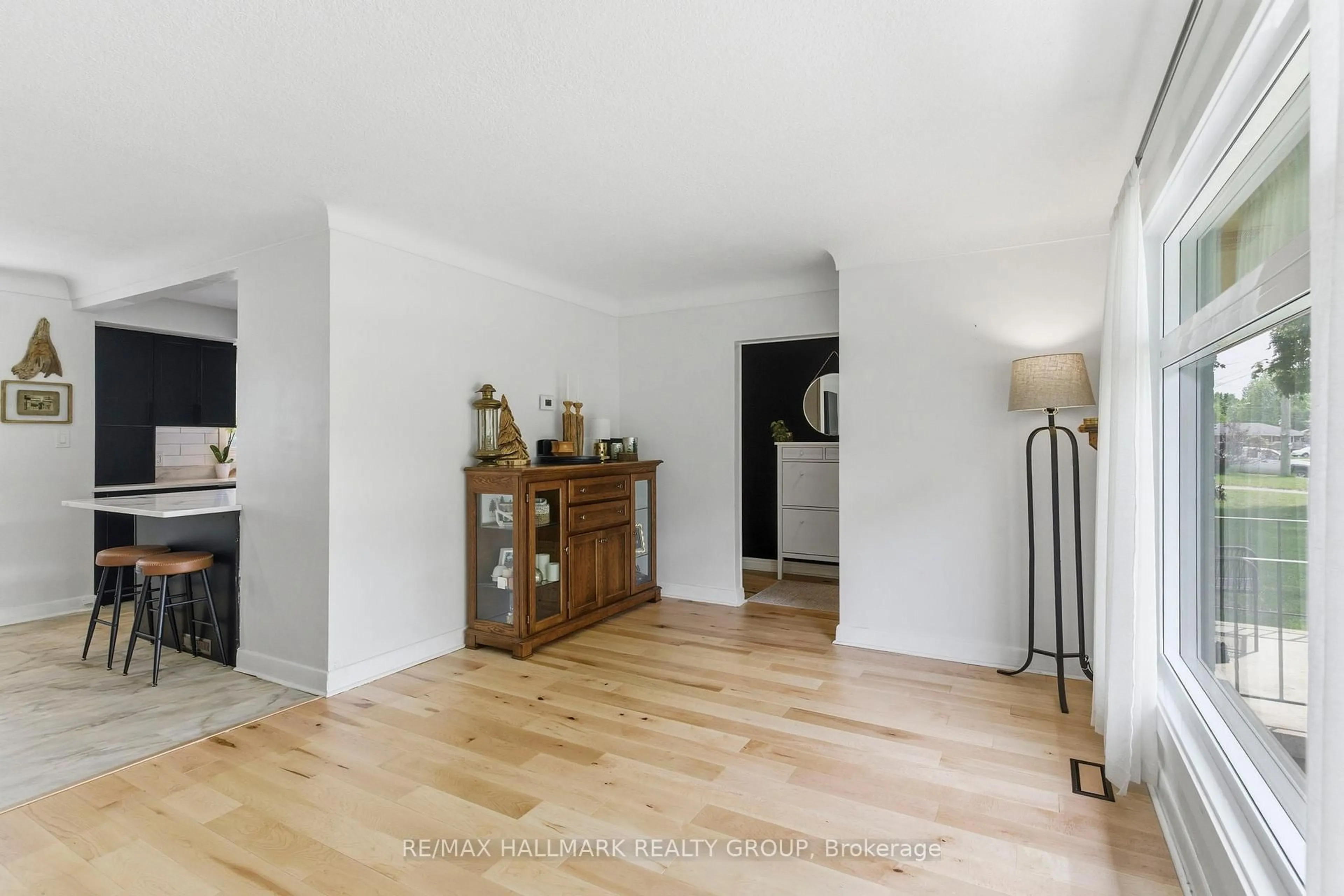 Indoor entryway for 37 Brookview Cres, Brockville Ontario K6V 4N9