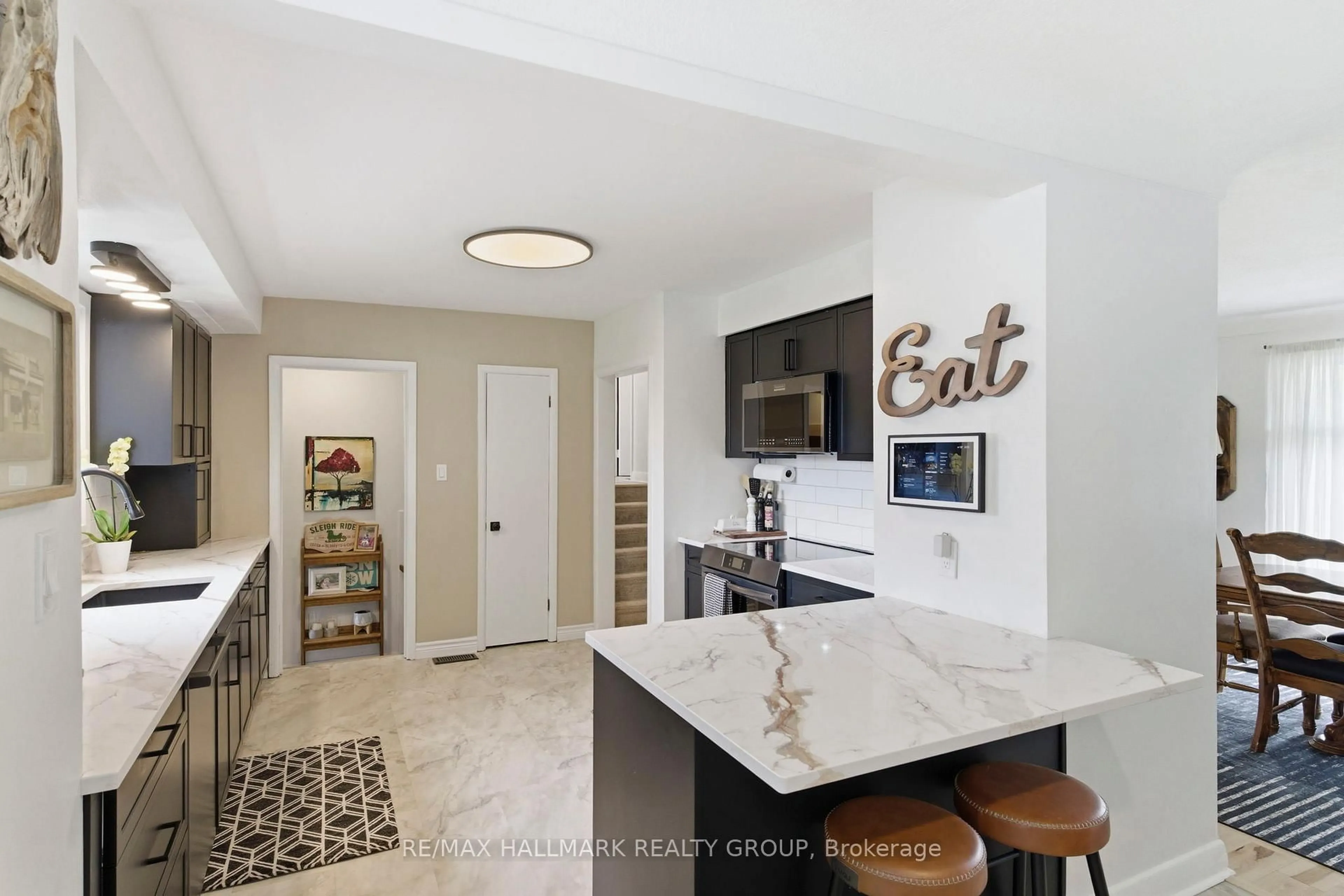 Open concept kitchen, ceramic/tile floor for 37 Brookview Cres, Brockville Ontario K6V 4N9