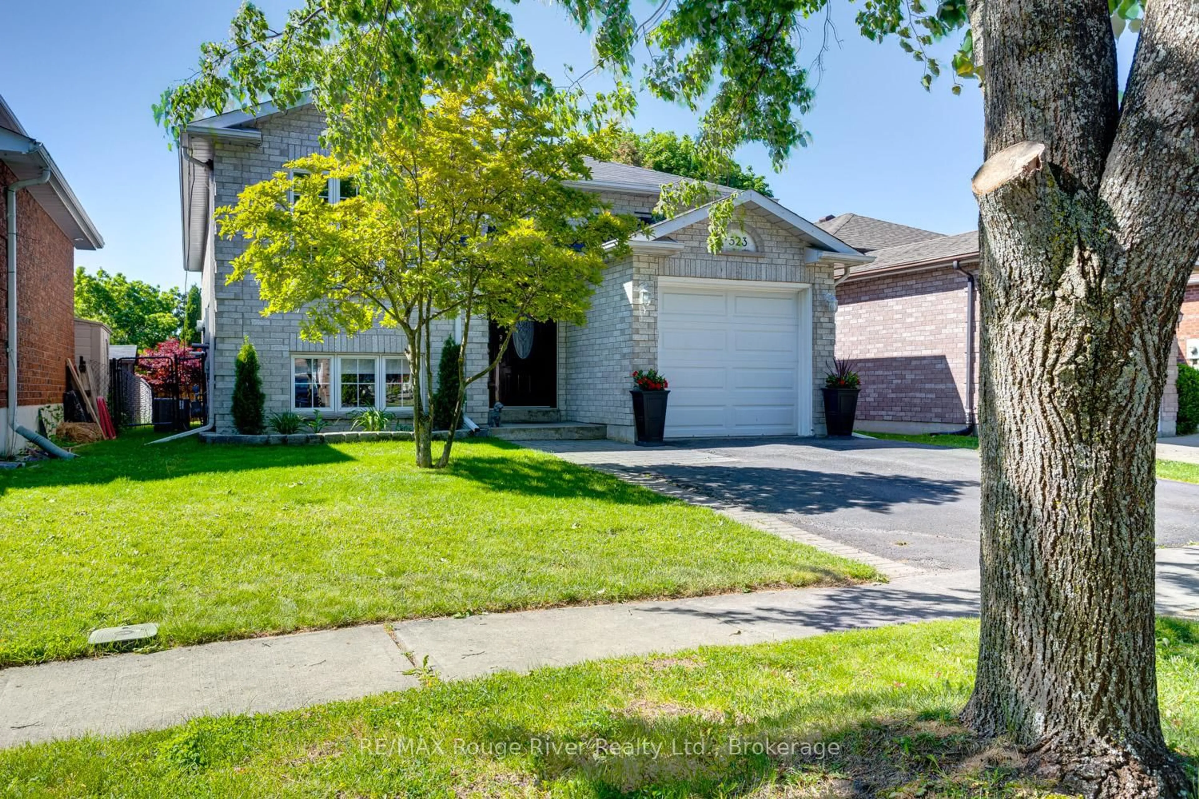 A pic from outside/outdoor area/front of a property/back of a property/a pic from drone, street for 523 Wilson Rd, Cobourg Ontario K9A 5P7
