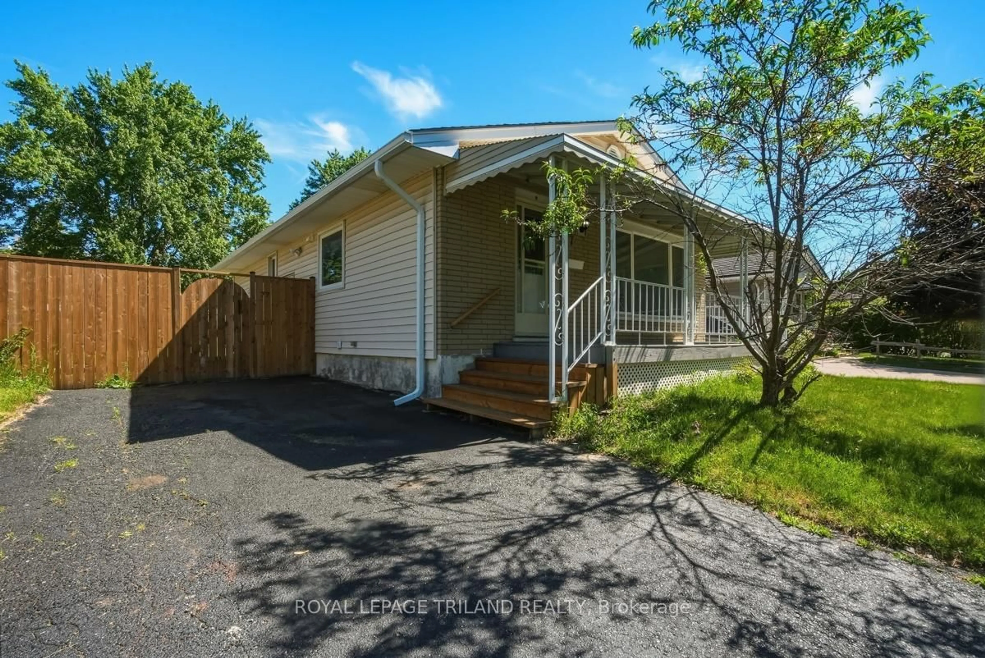A pic from outside/outdoor area/front of a property/back of a property/a pic from drone, street for 77 Renny Cres, London South Ontario N6E 2C4