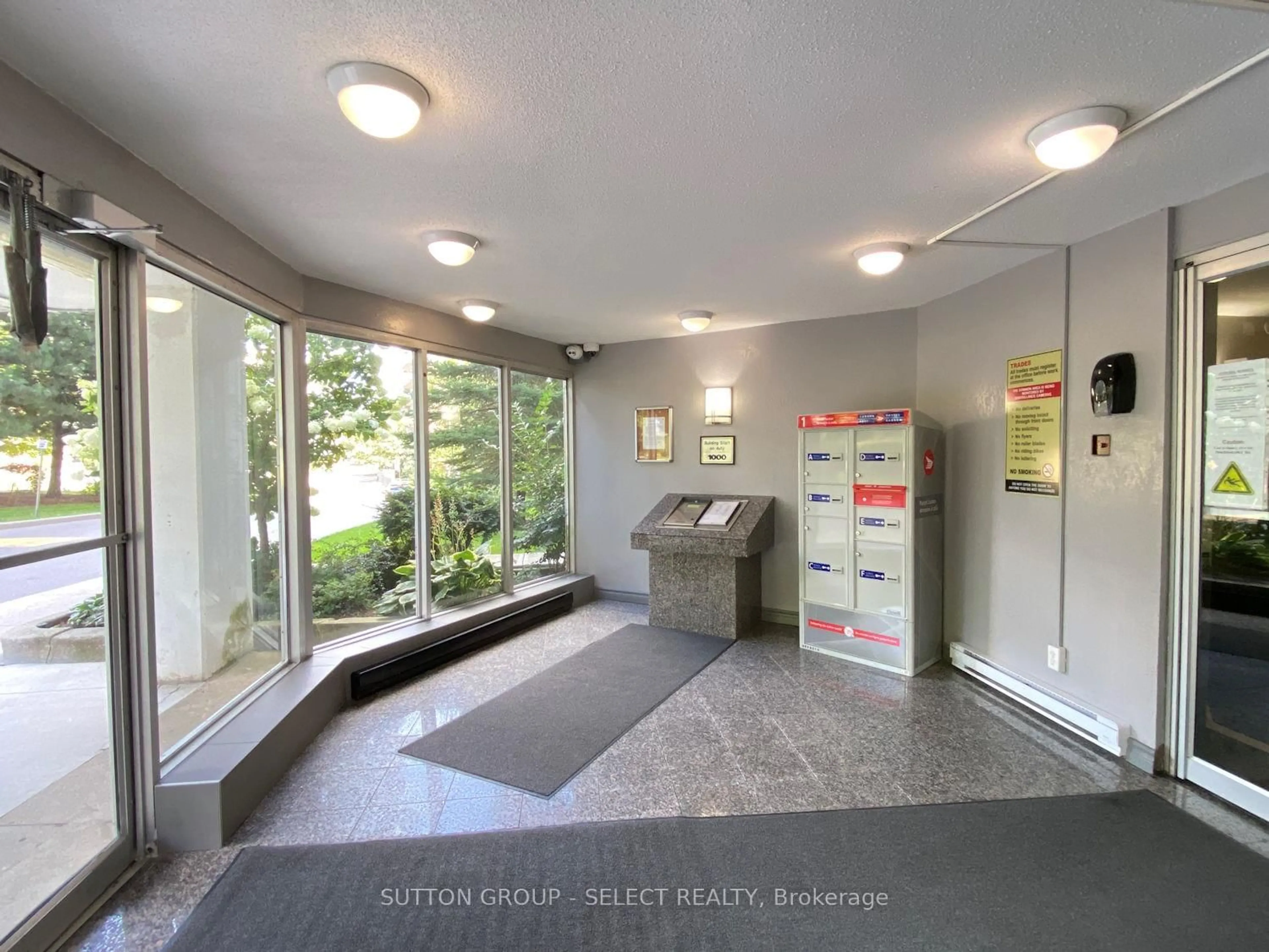 Indoor foyer for 1105 Jalna Blvd #1505, London South Ontario N6E 2S9
