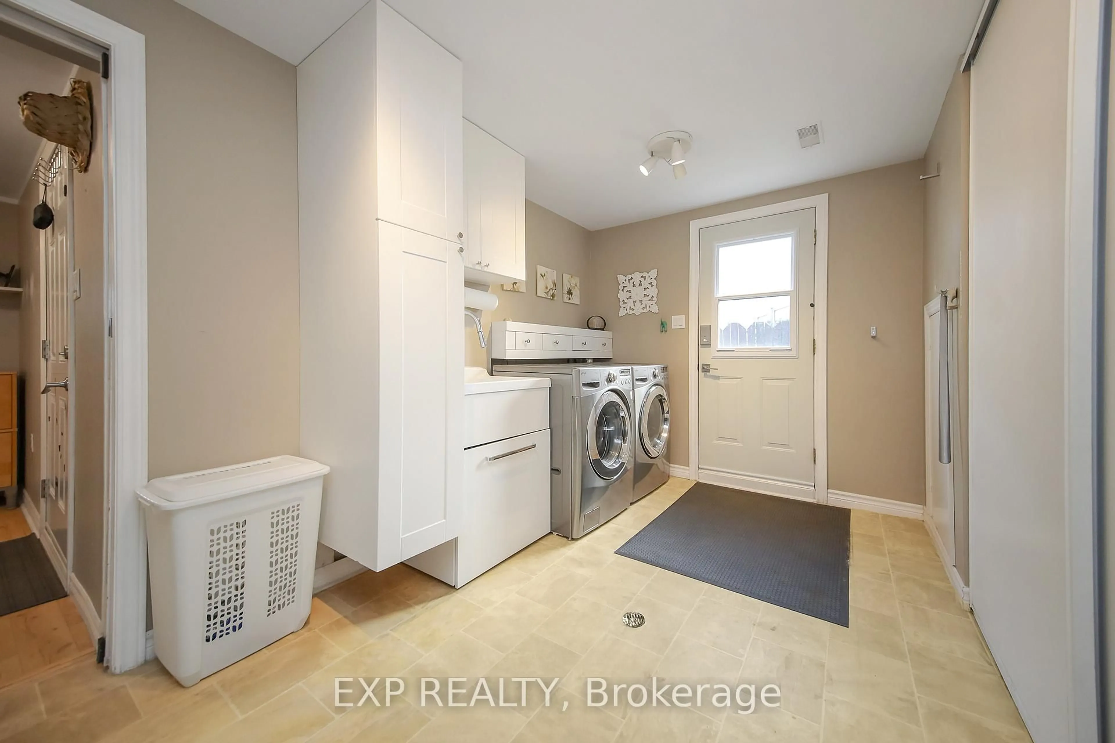 Laundry room for 18 Winlock Cres, Ottawa Ontario K2G 3X4