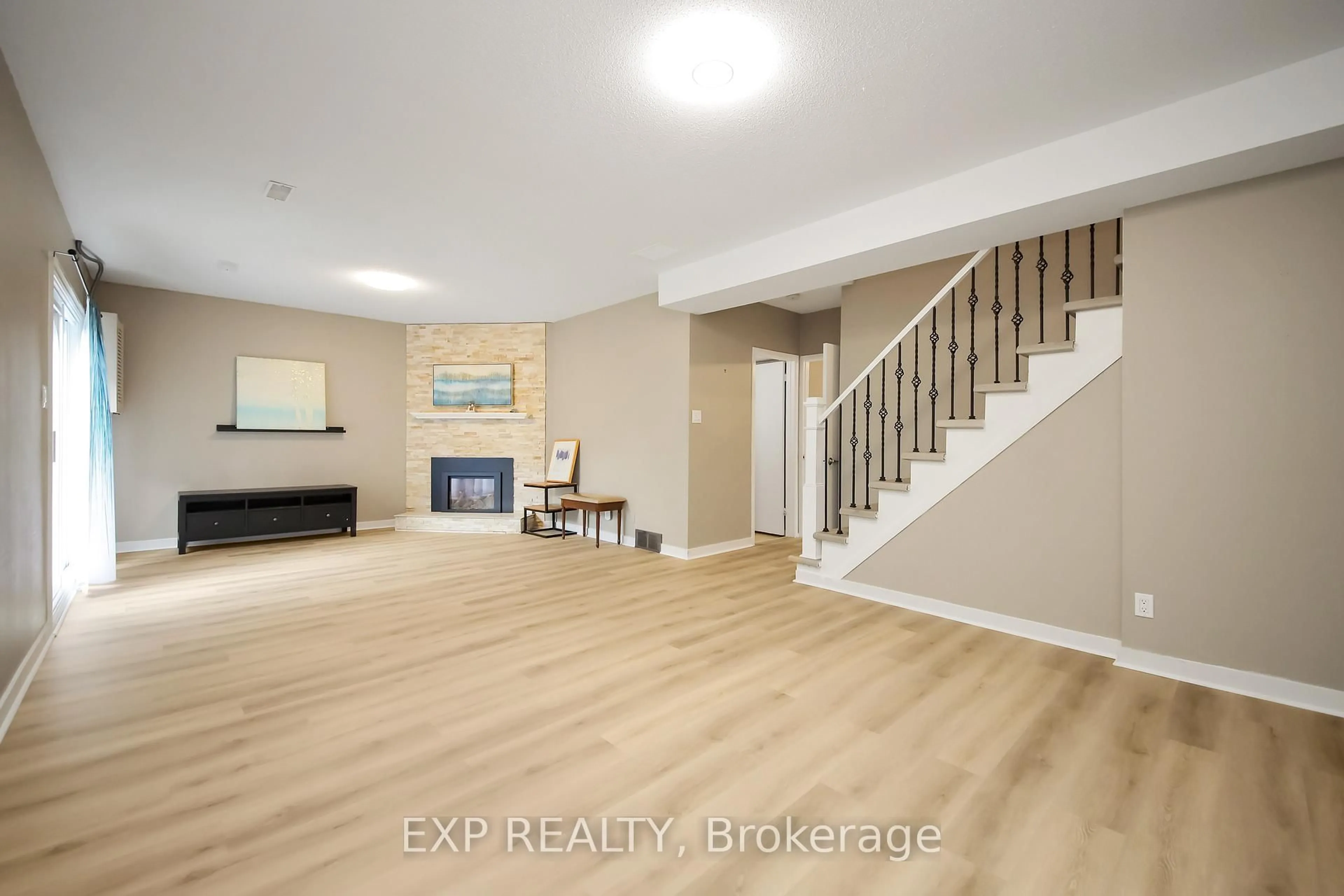 Unknown for 18 Winlock Cres, Ottawa Ontario K2G 3X4