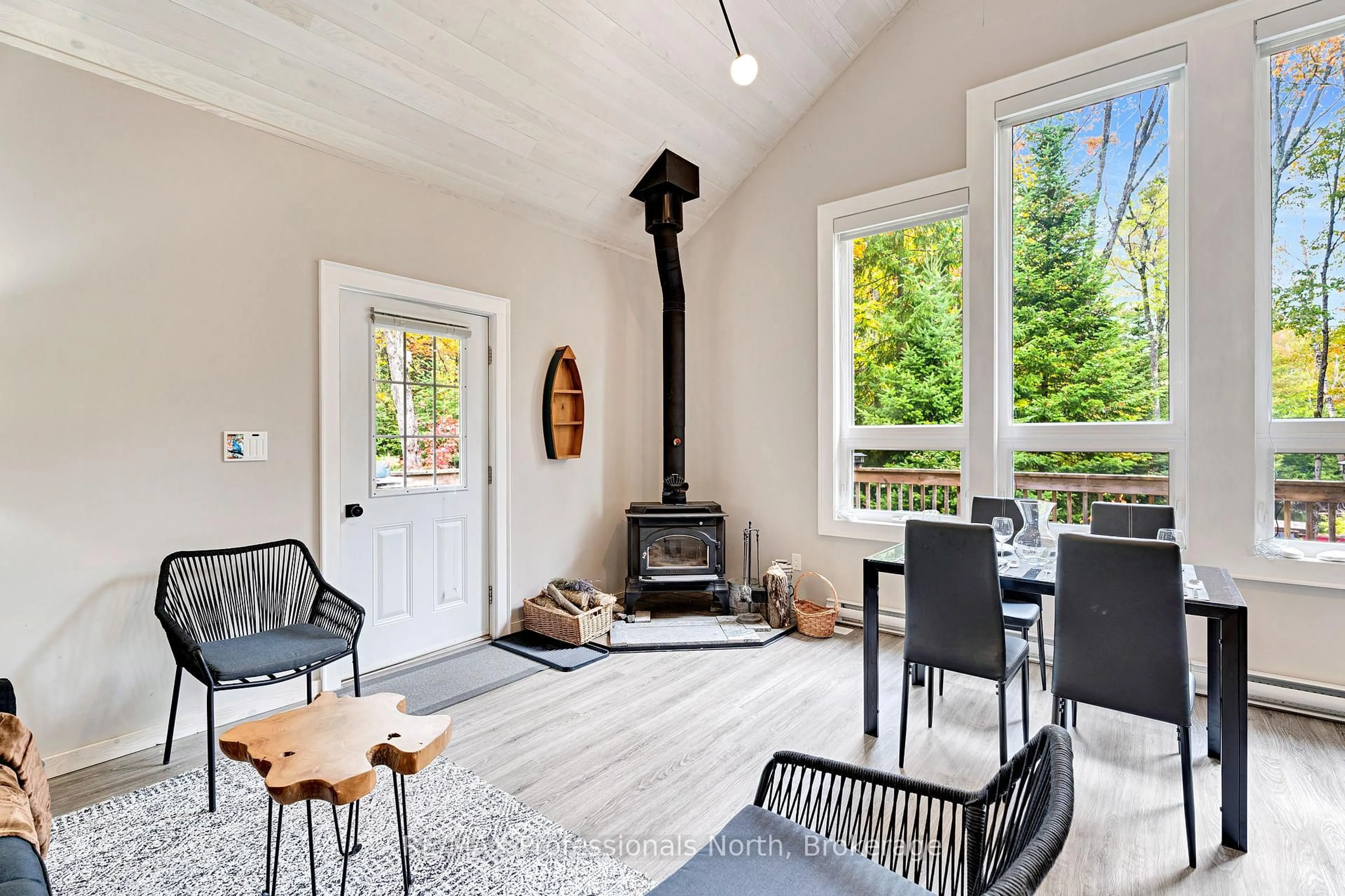Living room with furniture, unknown for 269 BALSAM CHUTES Rd, Huntsville Ontario P0B 1L0