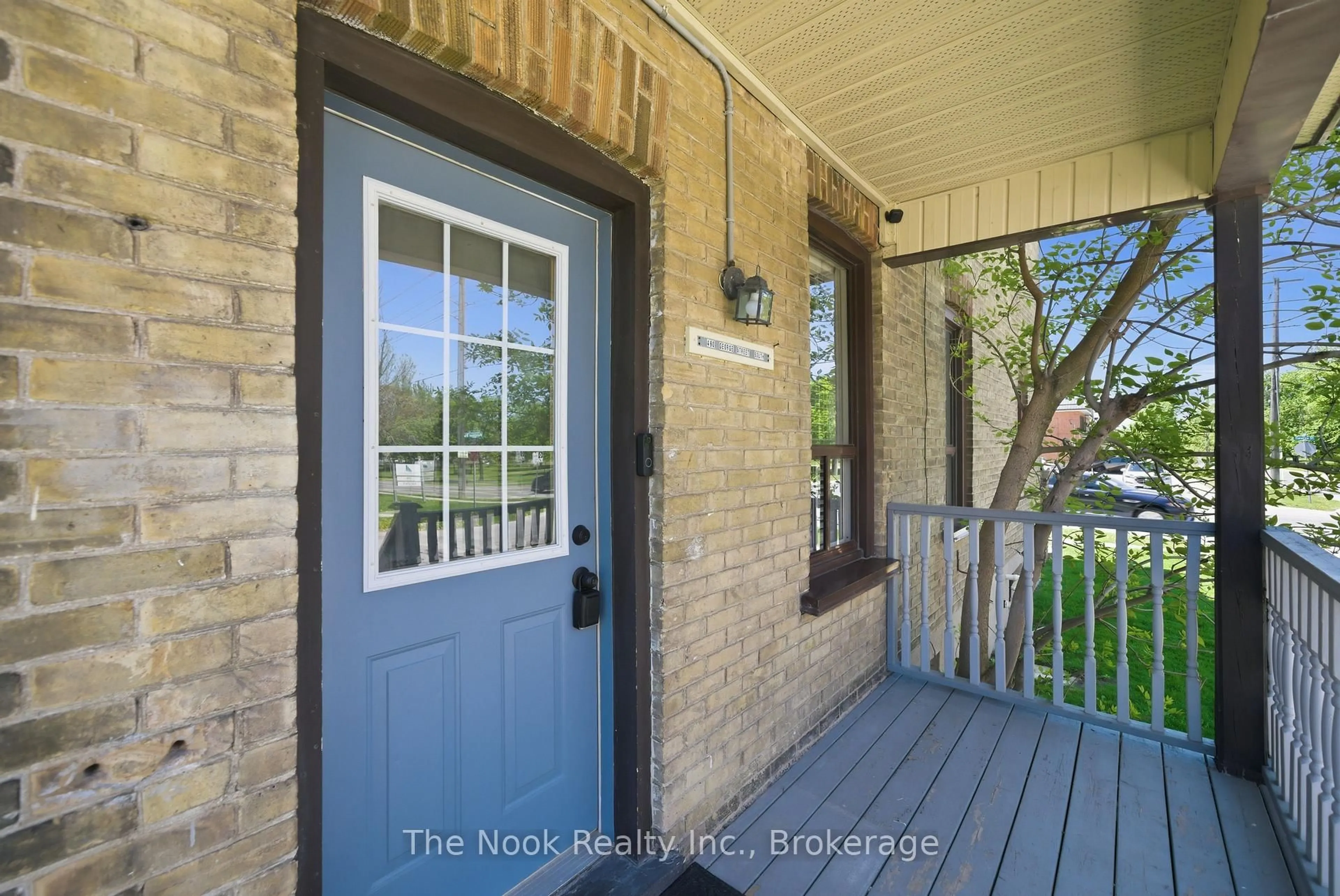 Indoor entryway for 480 George St, Peterborough Ontario K9J 3E5
