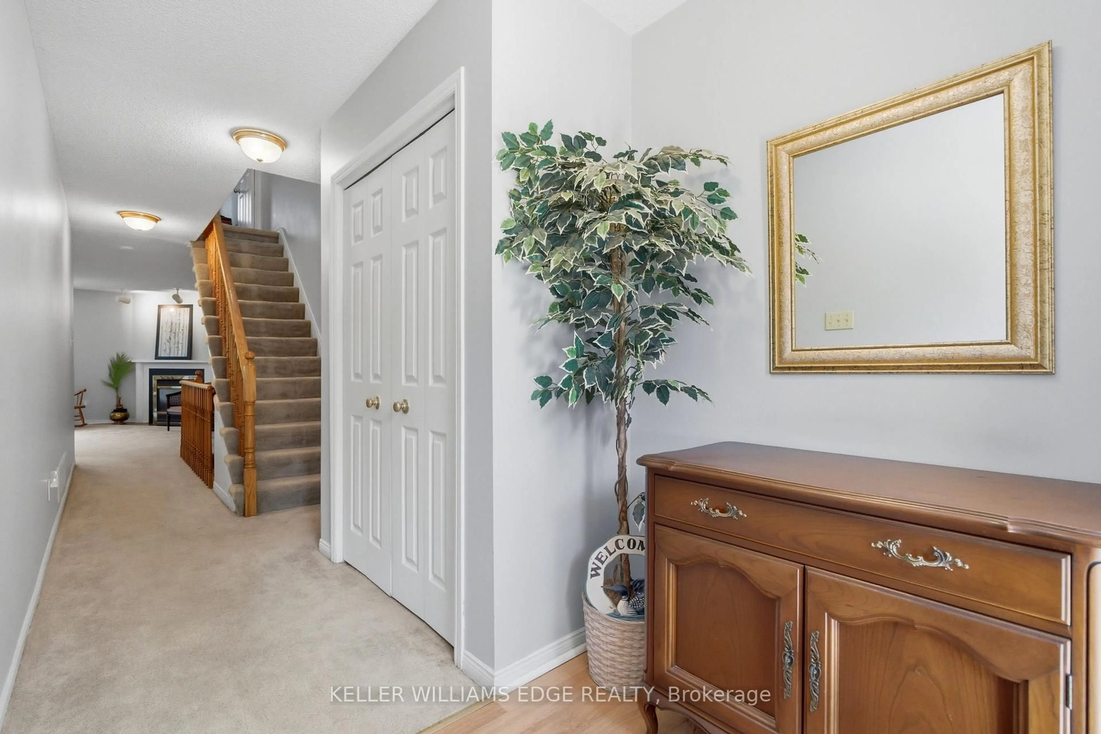 Indoor entryway for 26 Moss Blvd #49, Hamilton Ontario L9H 6W8