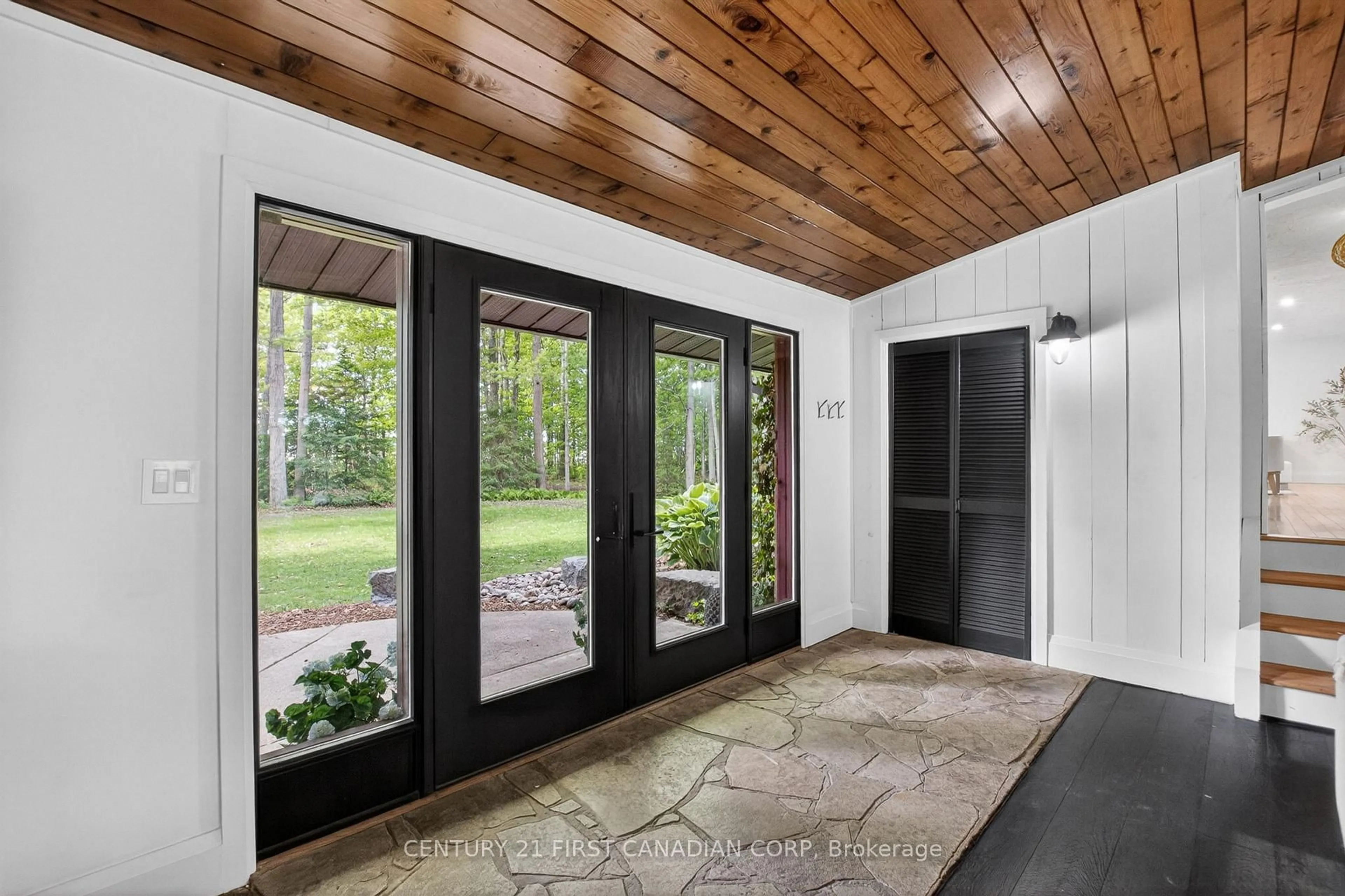 Indoor entryway for 5630 EGREMONT Dr, Middlesex Centre Ontario N0M 2A0
