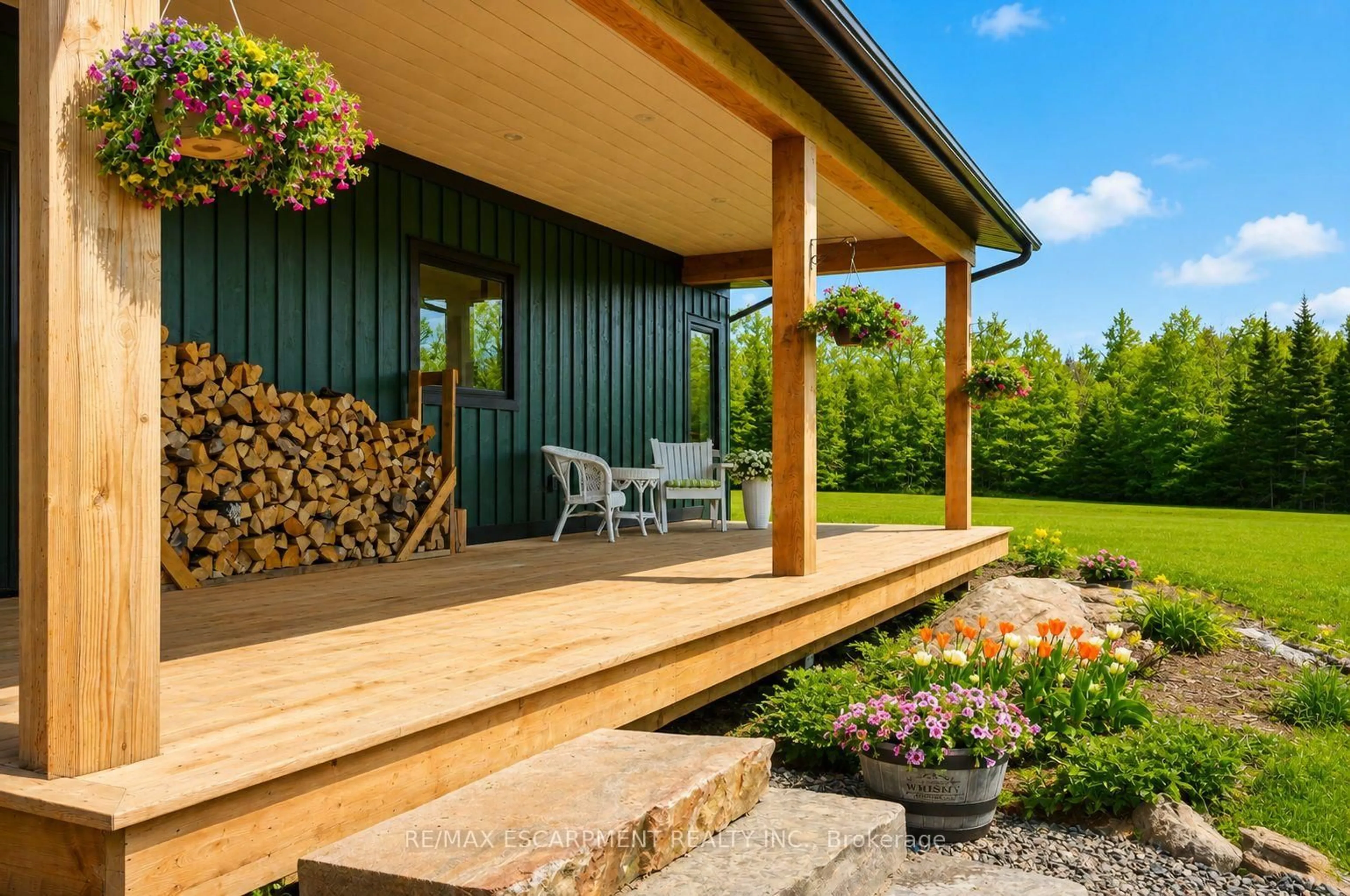 Patio, building for 1161 Barkway Rd, Gravenhurst Ontario P1P 1R3