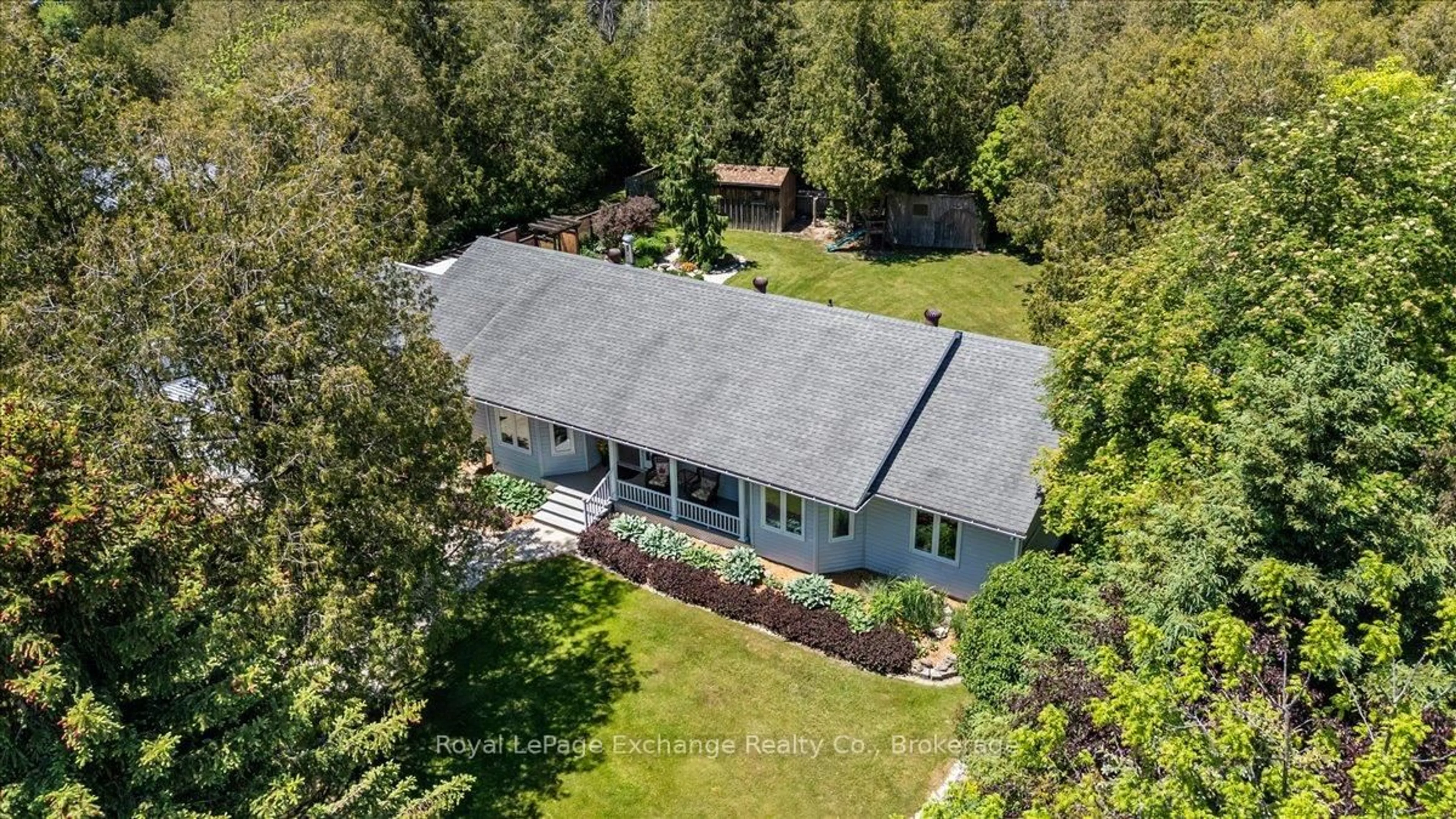 A pic from outside/outdoor area/front of a property/back of a property/a pic from drone, unknown for 39 Eastwood Cres, Kincardine Ontario N0G 2T0