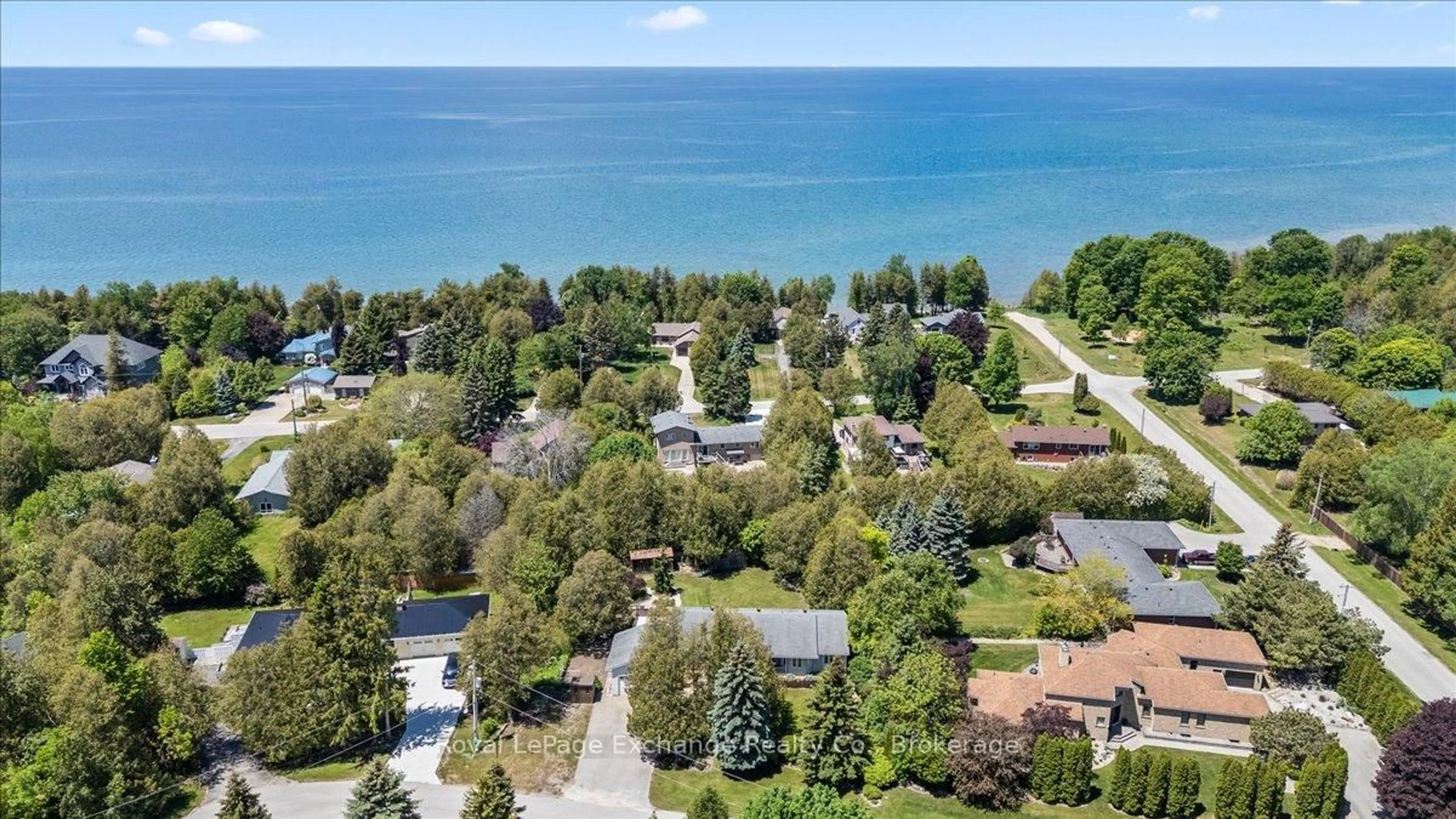 A pic from outside/outdoor area/front of a property/back of a property/a pic from drone, water/lake/river/ocean view for 39 Eastwood Cres, Kincardine Ontario N0G 2T0