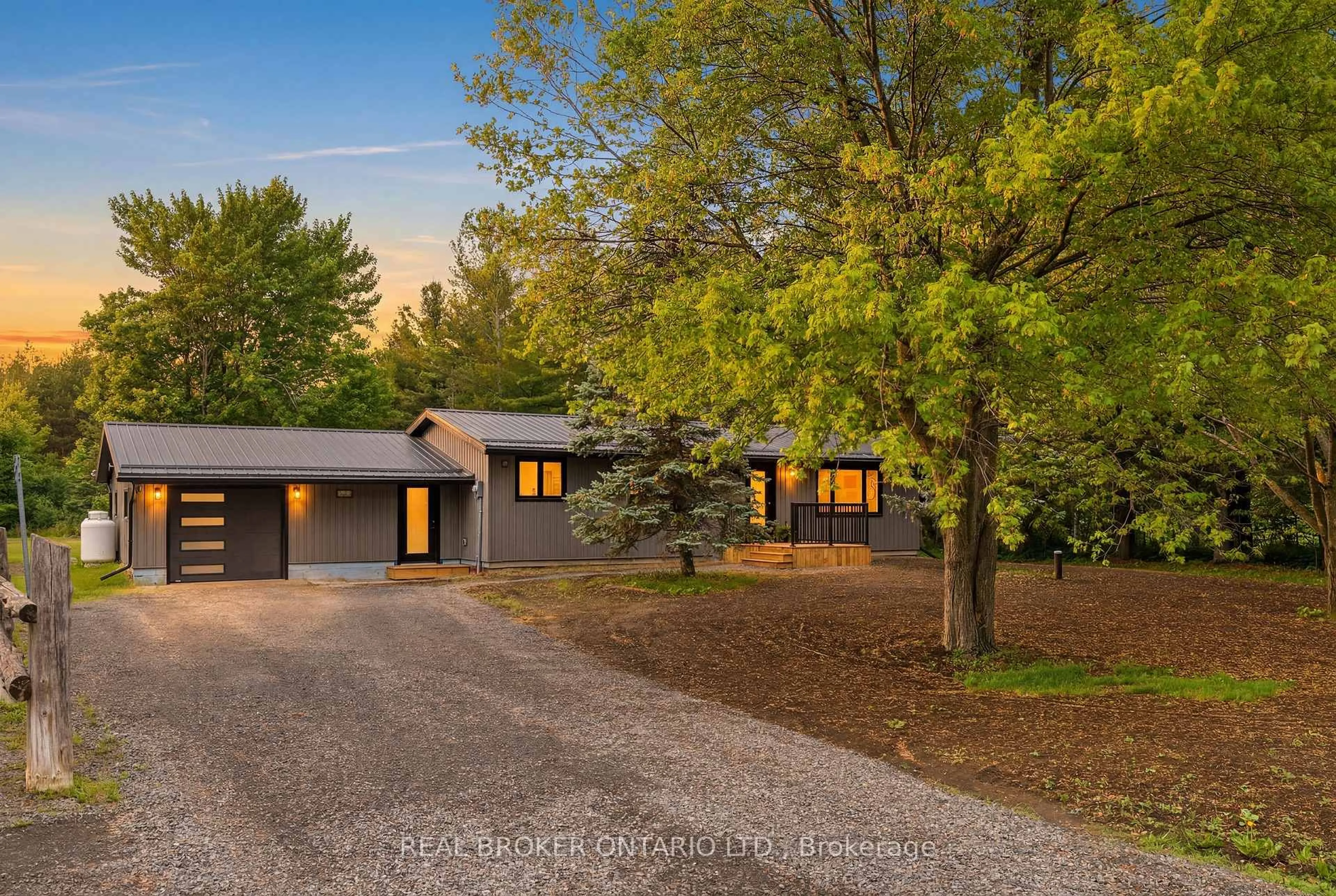 A pic from outside/outdoor area/front of a property/back of a property/a pic from drone, street for 2627 Donnelly Dr, Kemptville Ontario K0G 1J0