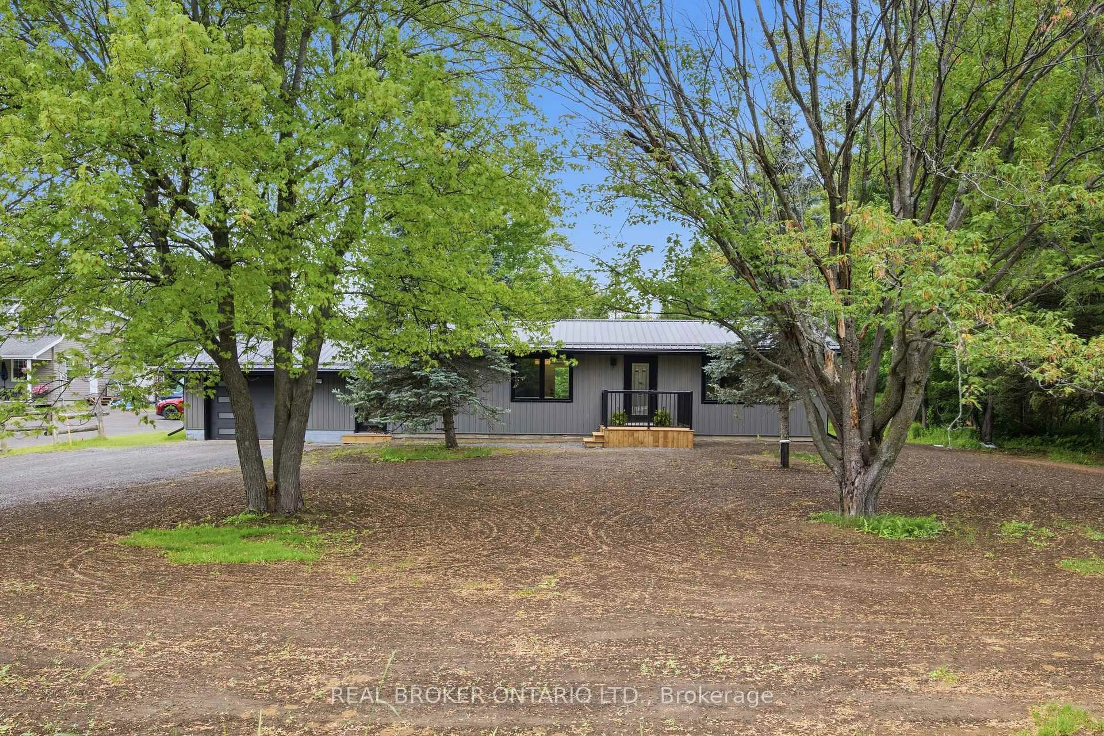 A pic from outside/outdoor area/front of a property/back of a property/a pic from drone, street for 2627 Donnelly Dr, Kemptville Ontario K0G 1J0