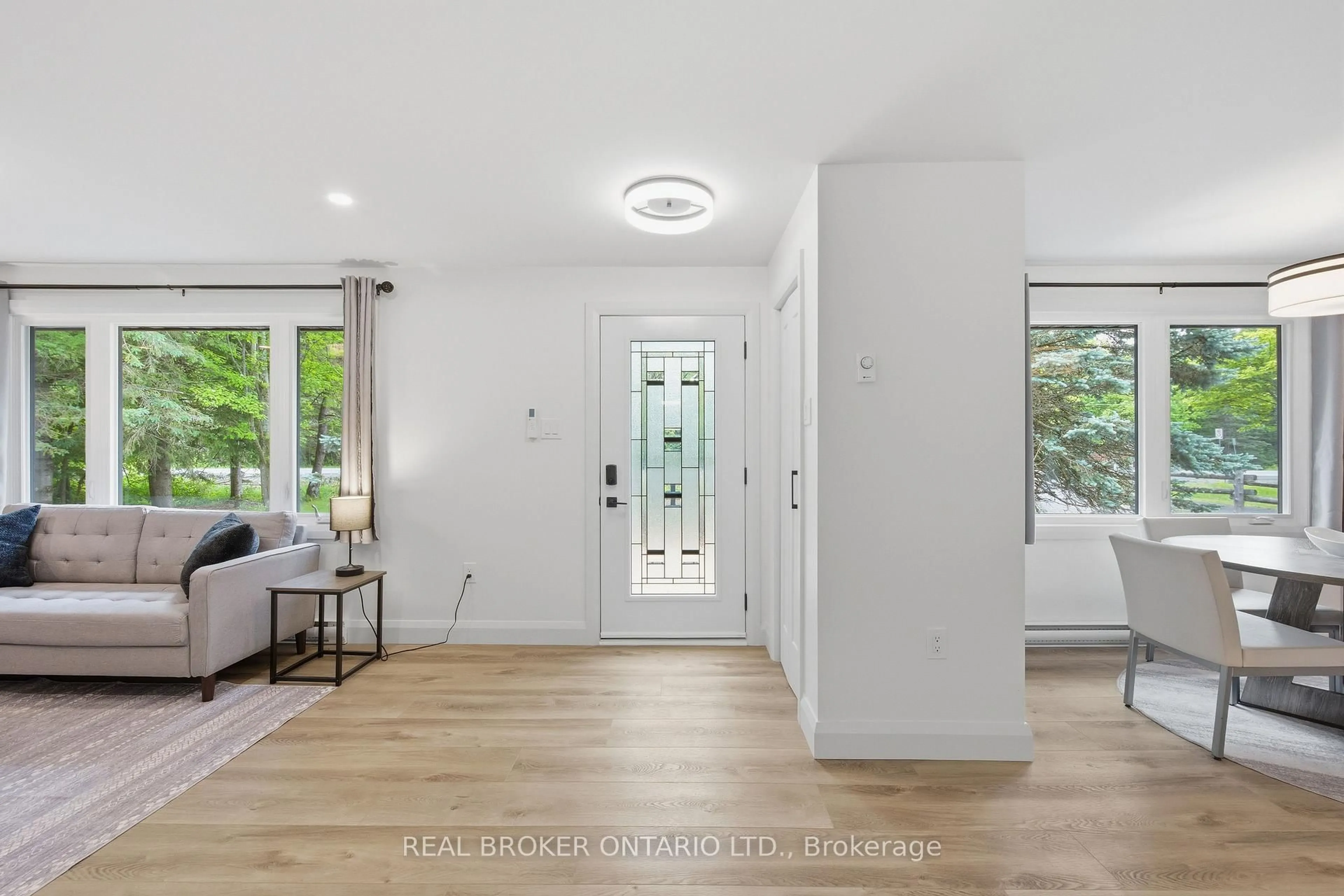 Indoor entryway for 2627 Donnelly Dr, Kemptville Ontario K0G 1J0