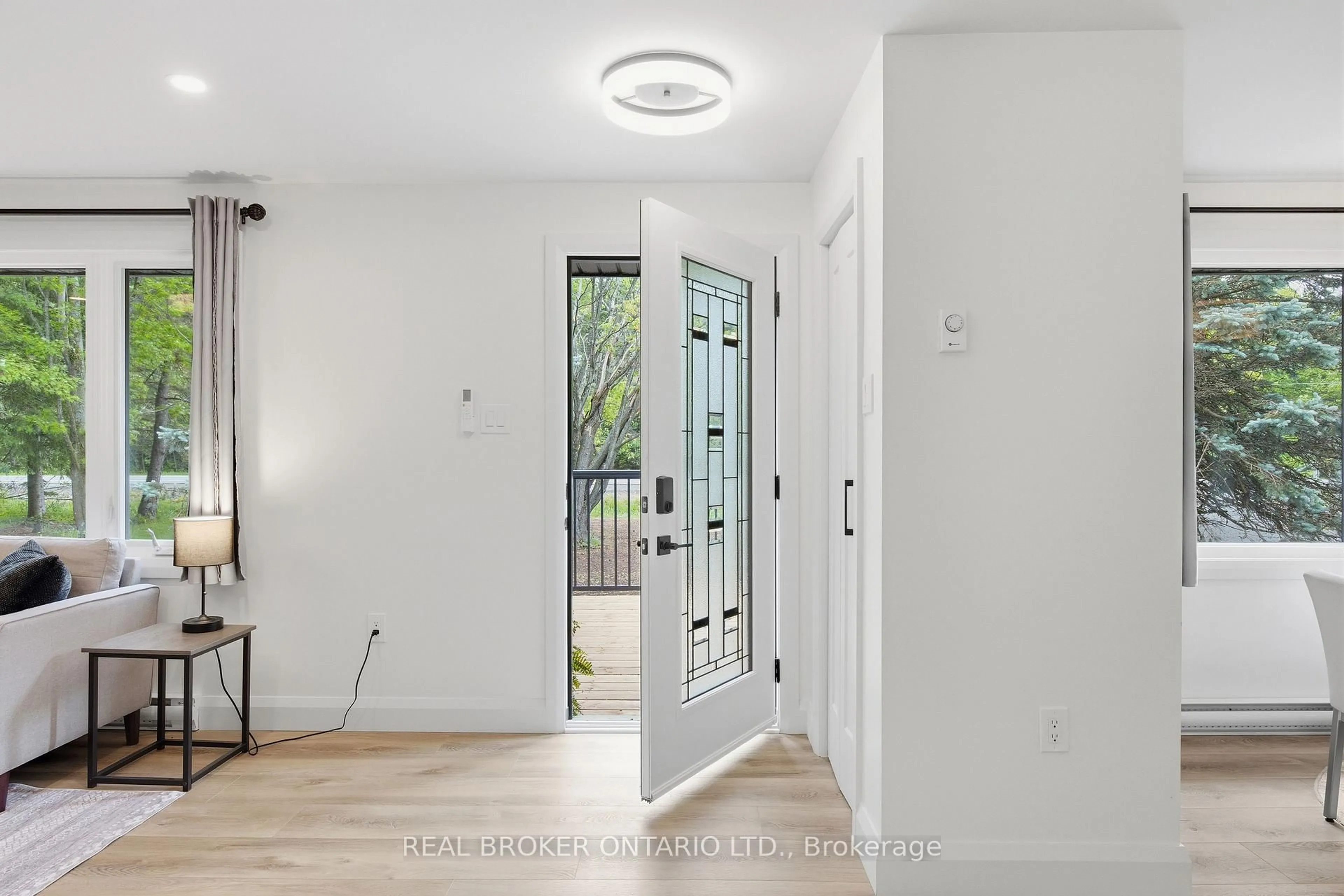 Indoor entryway for 2627 Donnelly Dr, Kemptville Ontario K0G 1J0