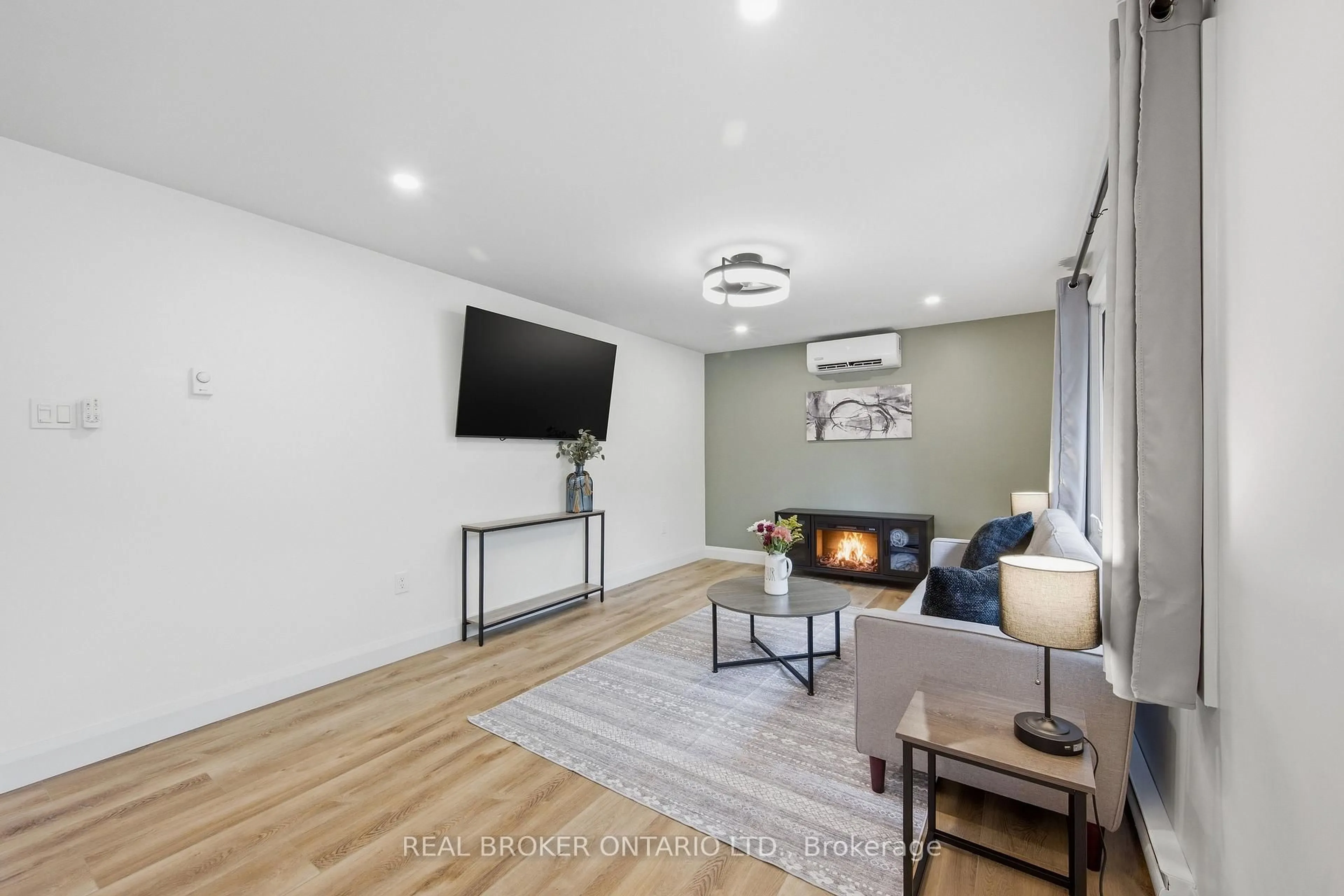 Living room with furniture, unknown for 2627 Donnelly Dr, Kemptville Ontario K0G 1J0