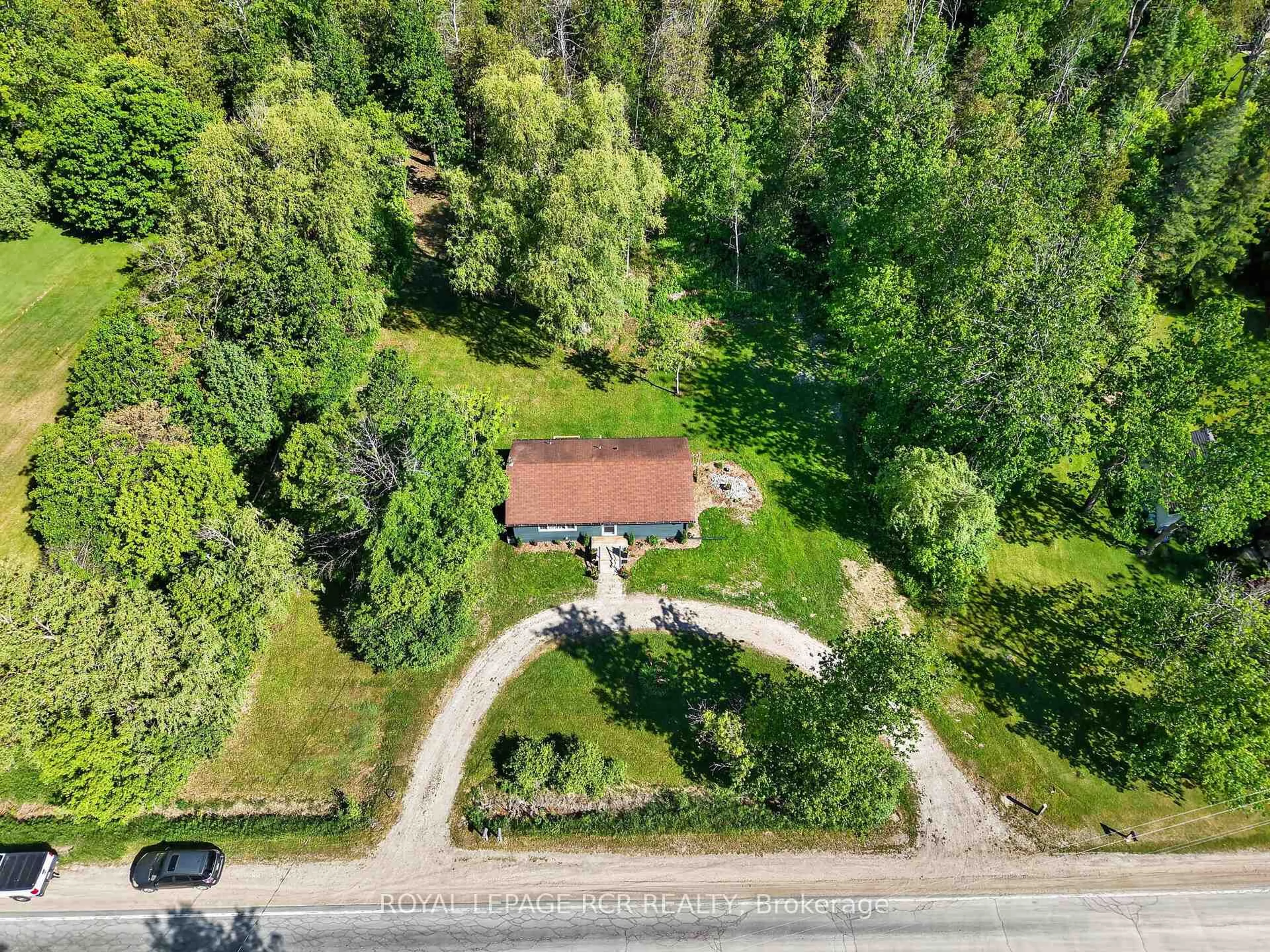 A pic from outside/outdoor area/front of a property/back of a property/a pic from drone, unknown for 308451 Hockley Rd, Mono Ontario L9W 2Z2