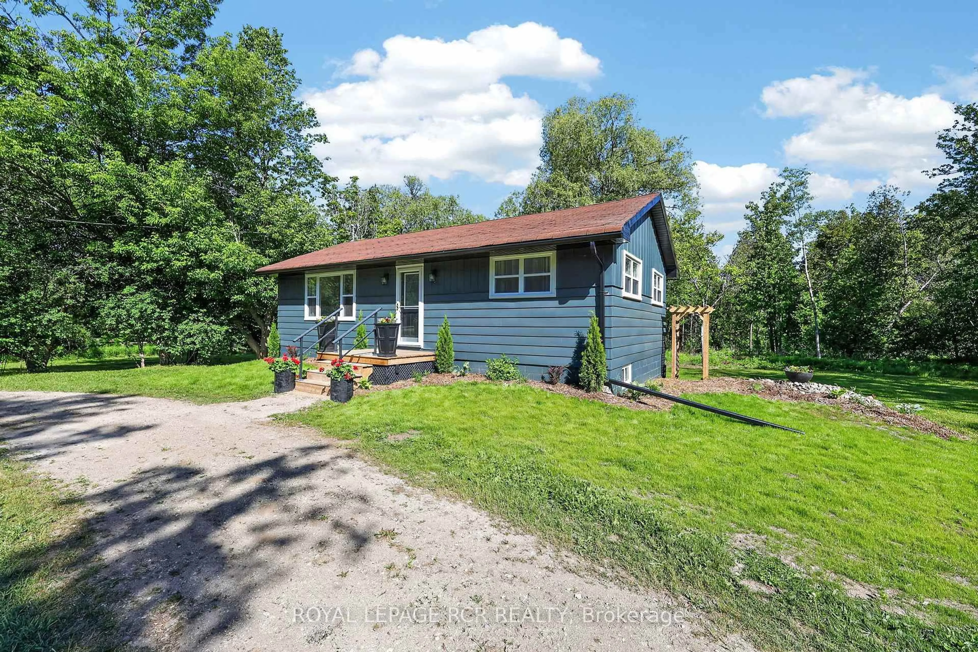 A pic from outside/outdoor area/front of a property/back of a property/a pic from drone, unknown for 308451 Hockley Rd, Mono Ontario L9W 2Z2