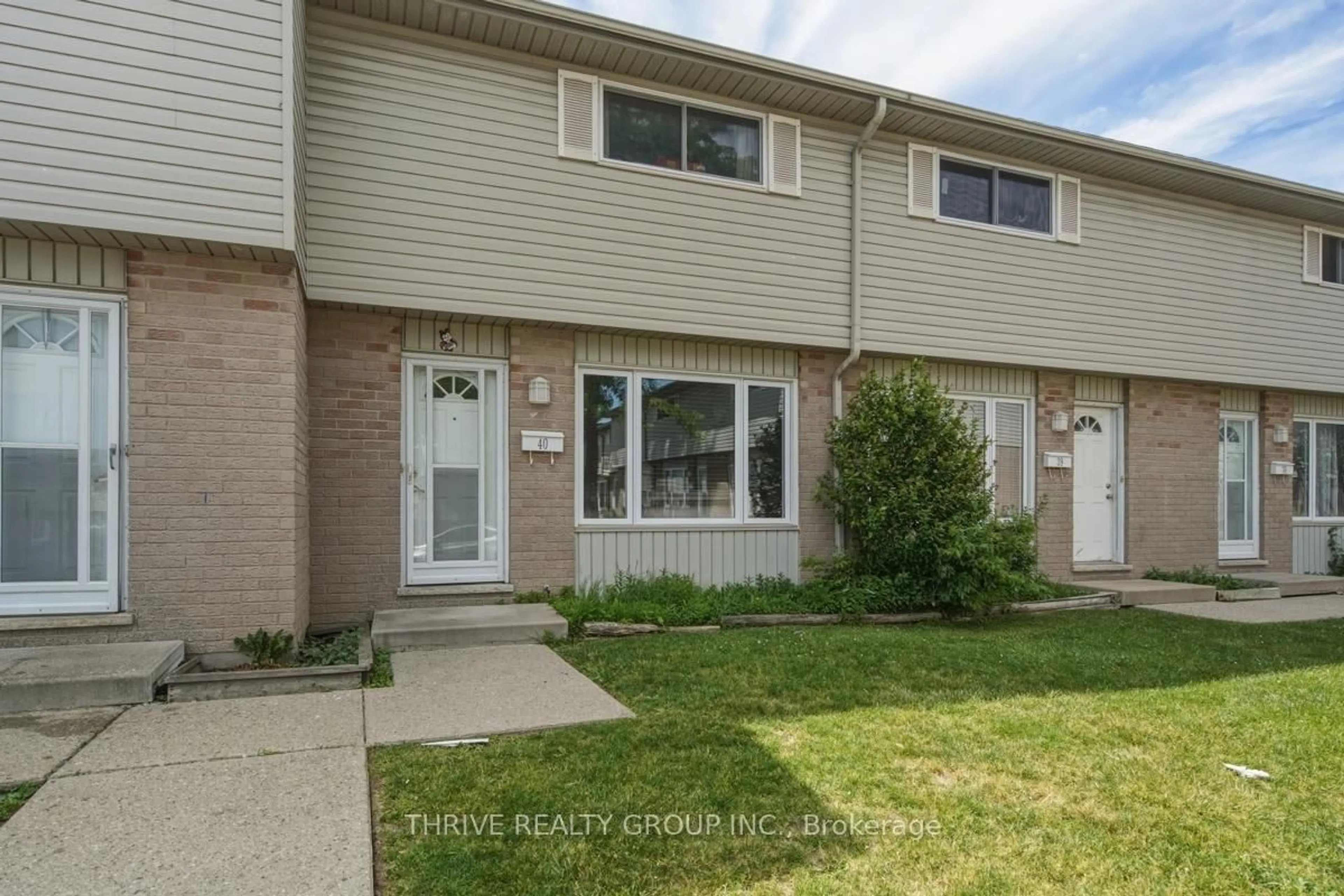 Home with vinyl exterior material, street for 1095 Jalna Blvd #40, London South Ontario N6E 2Y7