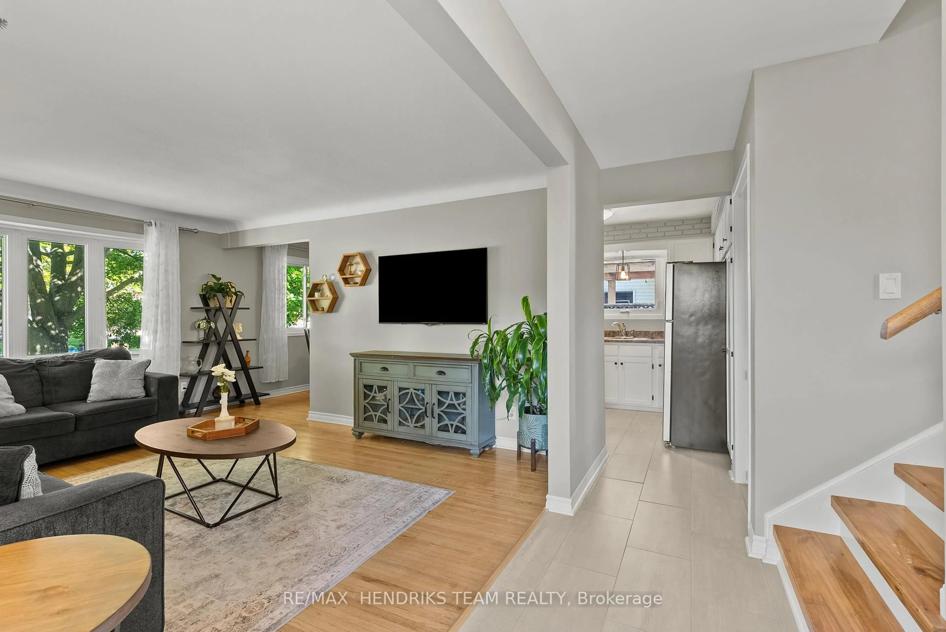 Unknown for 111 Meredith Dr, St. Catharines Ontario L2M 6C5