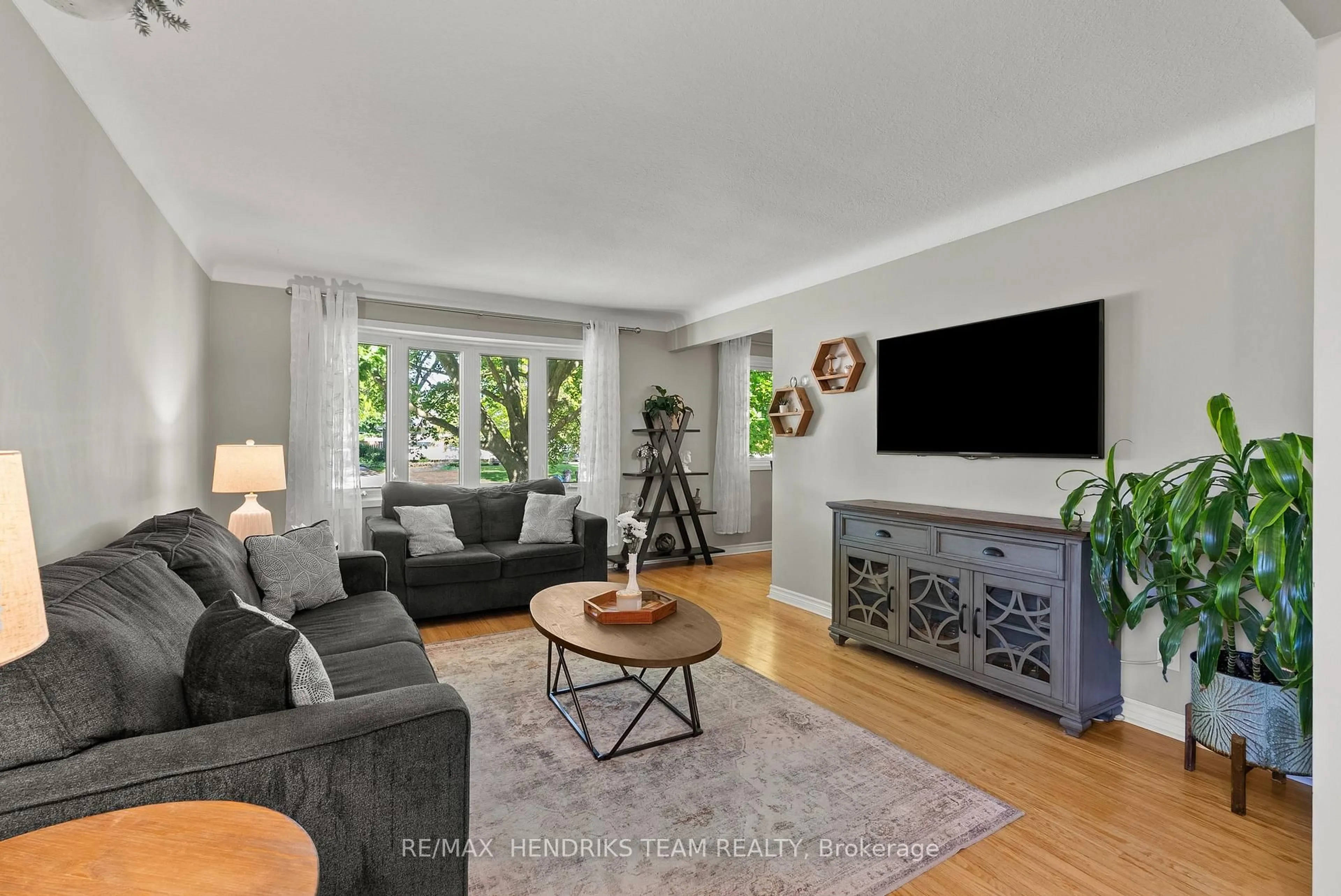 Living room with furniture, unknown for 111 Meredith Dr, St. Catharines Ontario L2M 6C5