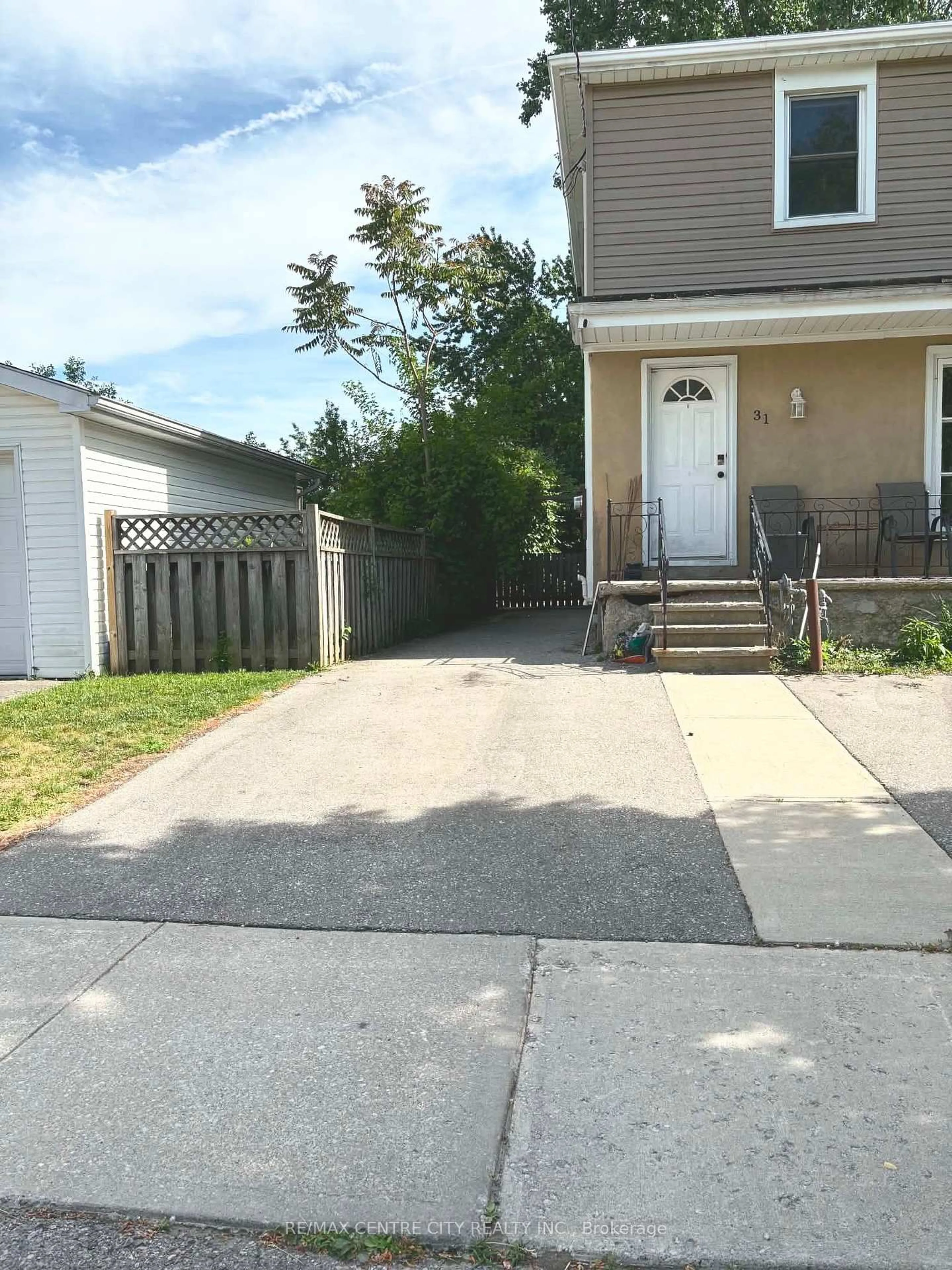 Patio, street for 31 Langarth St #Upper, London South Ontario N6J 1P3
