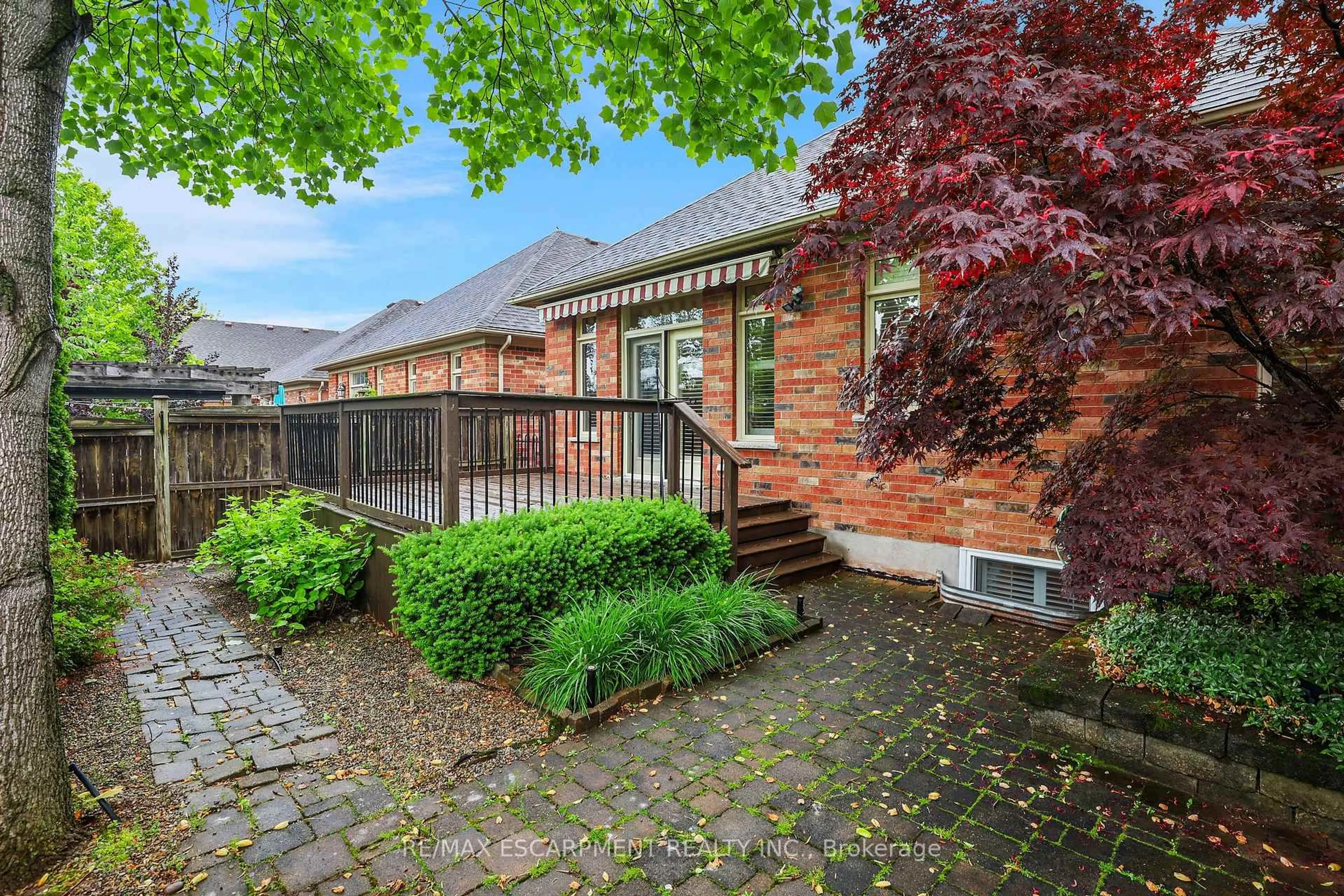 Patio, street for 8 Muscat Dr #4, Grimsby Ontario L3M 5S7