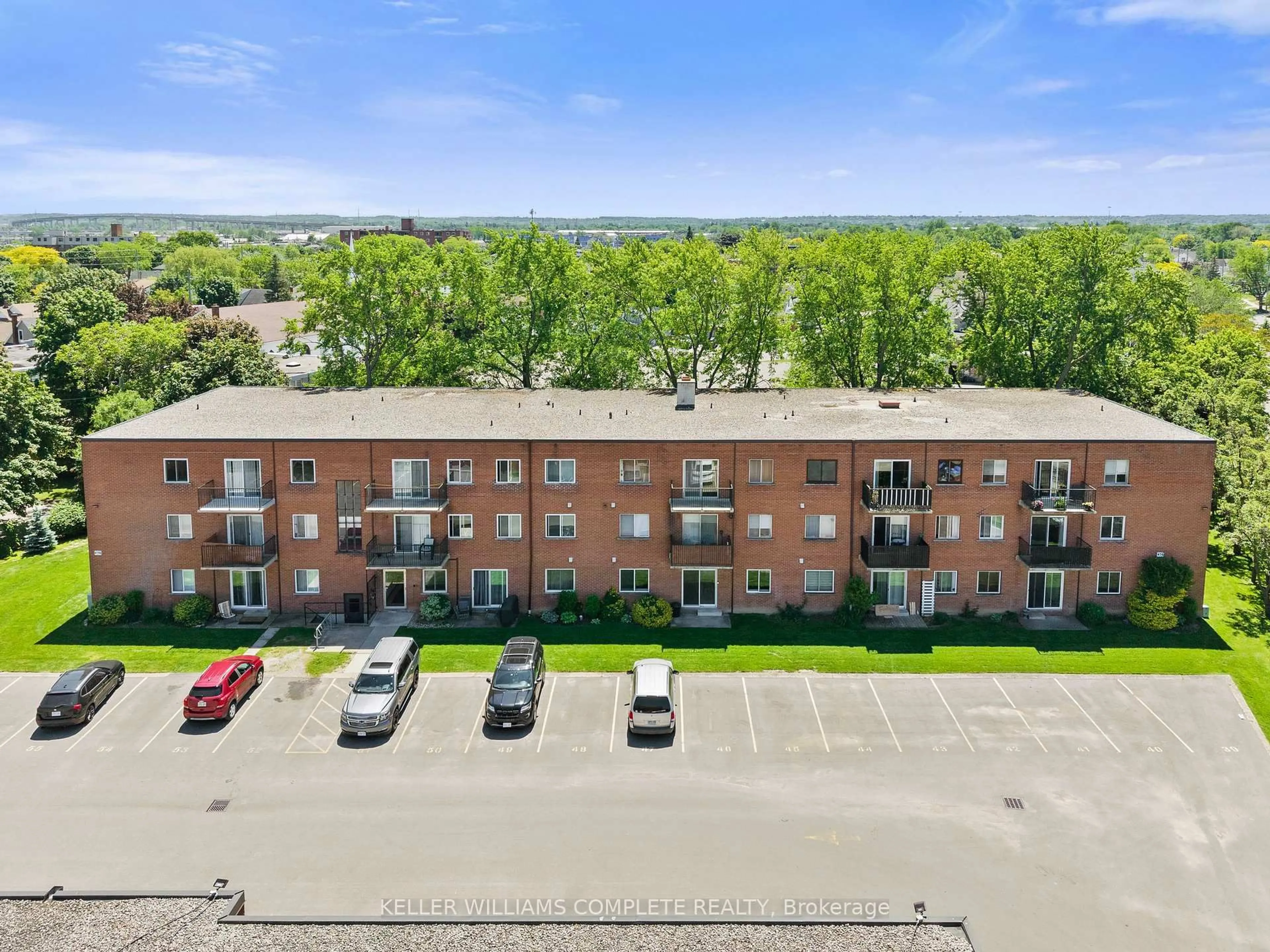 A pic from outside/outdoor area/front of a property/back of a property/a pic from drone, city buildings view from balcony for 456 CARLTON St #37, St. Catharines Ontario L2M 4X1