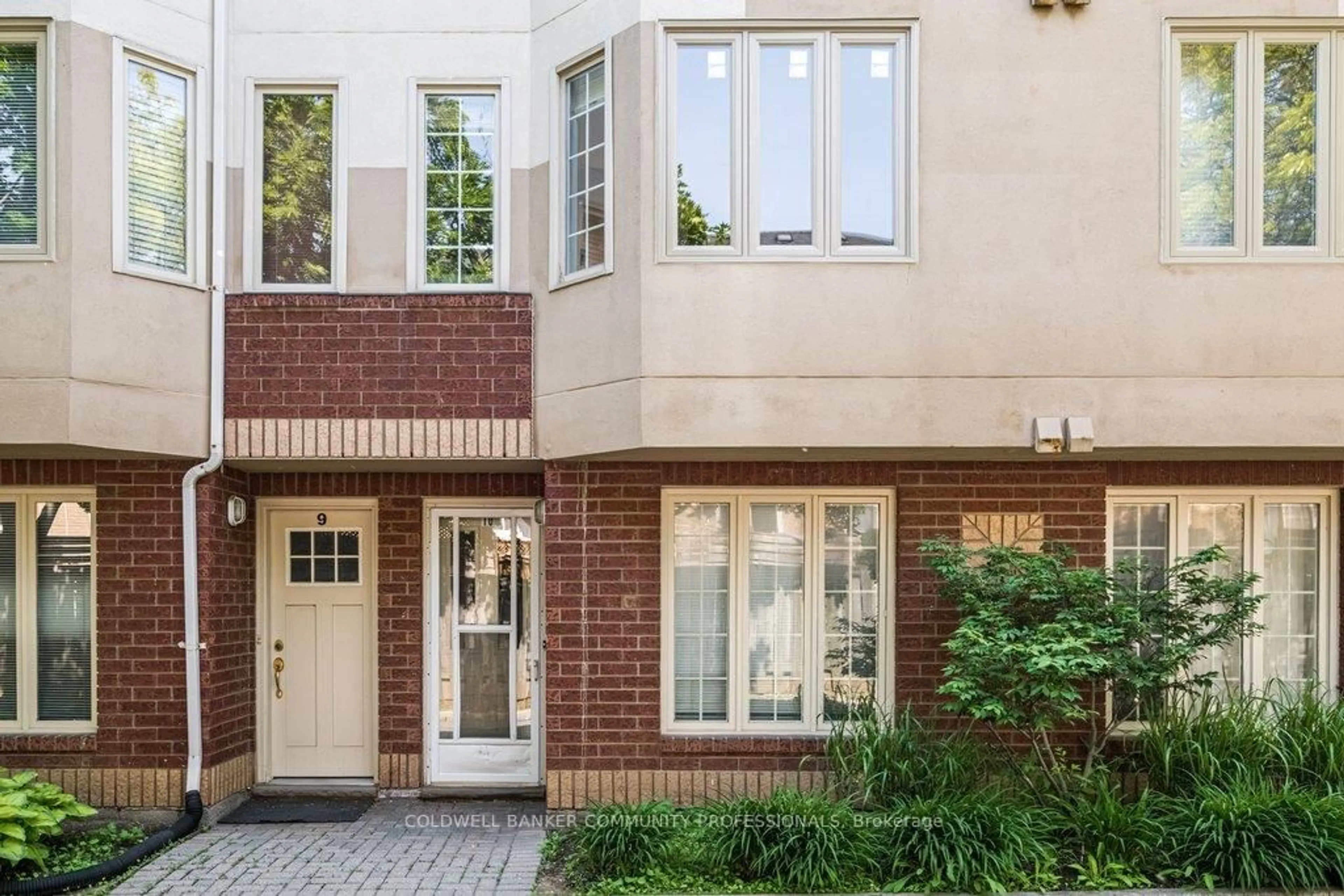Home with brick exterior material, street for 266 Limeridge Rd #10, Hamilton Ontario L9A 2S7