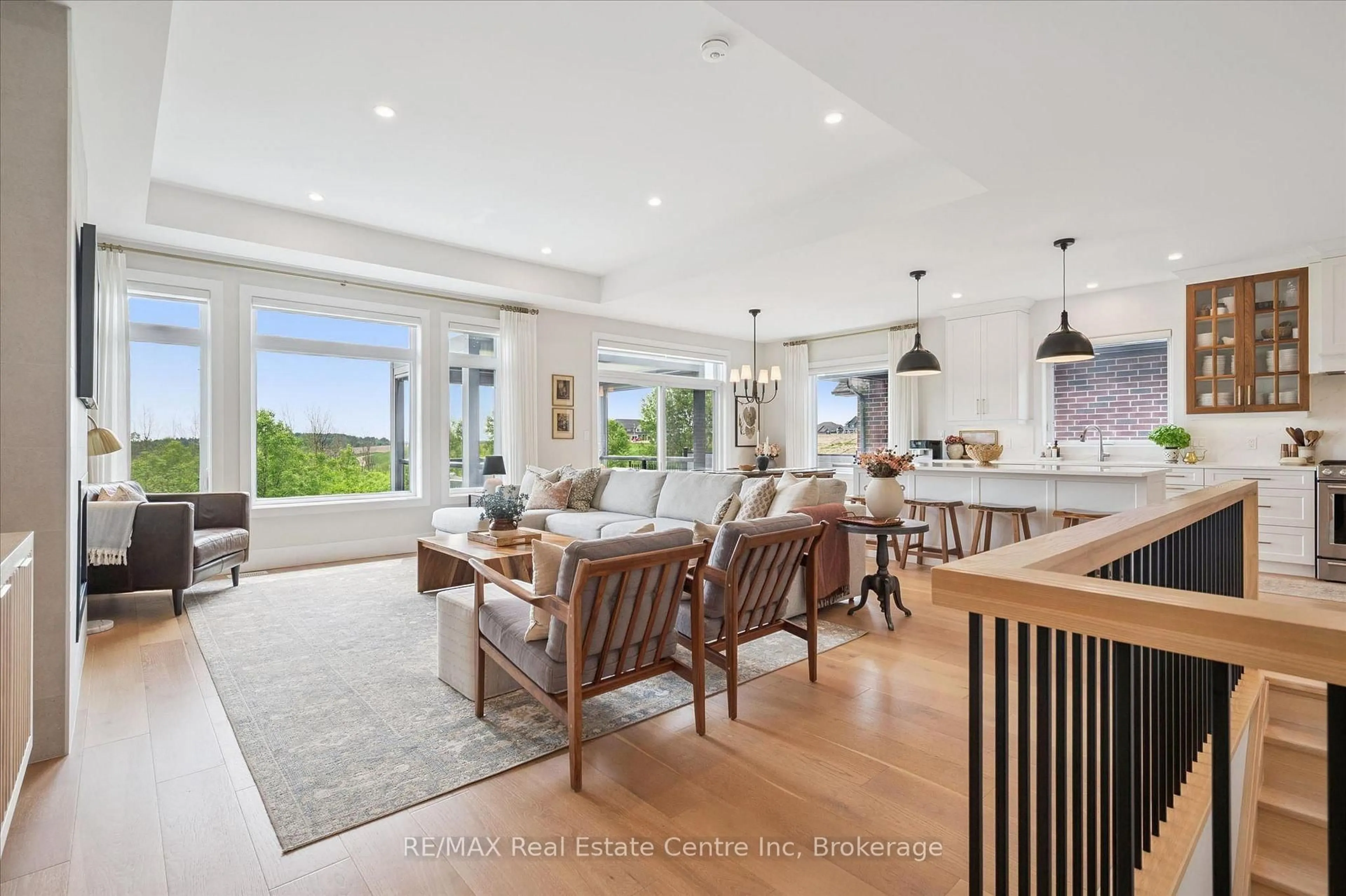 Open concept kitchen, unknown for 122 Ridgeview Dr, Mapleton Ontario N0G 1P0