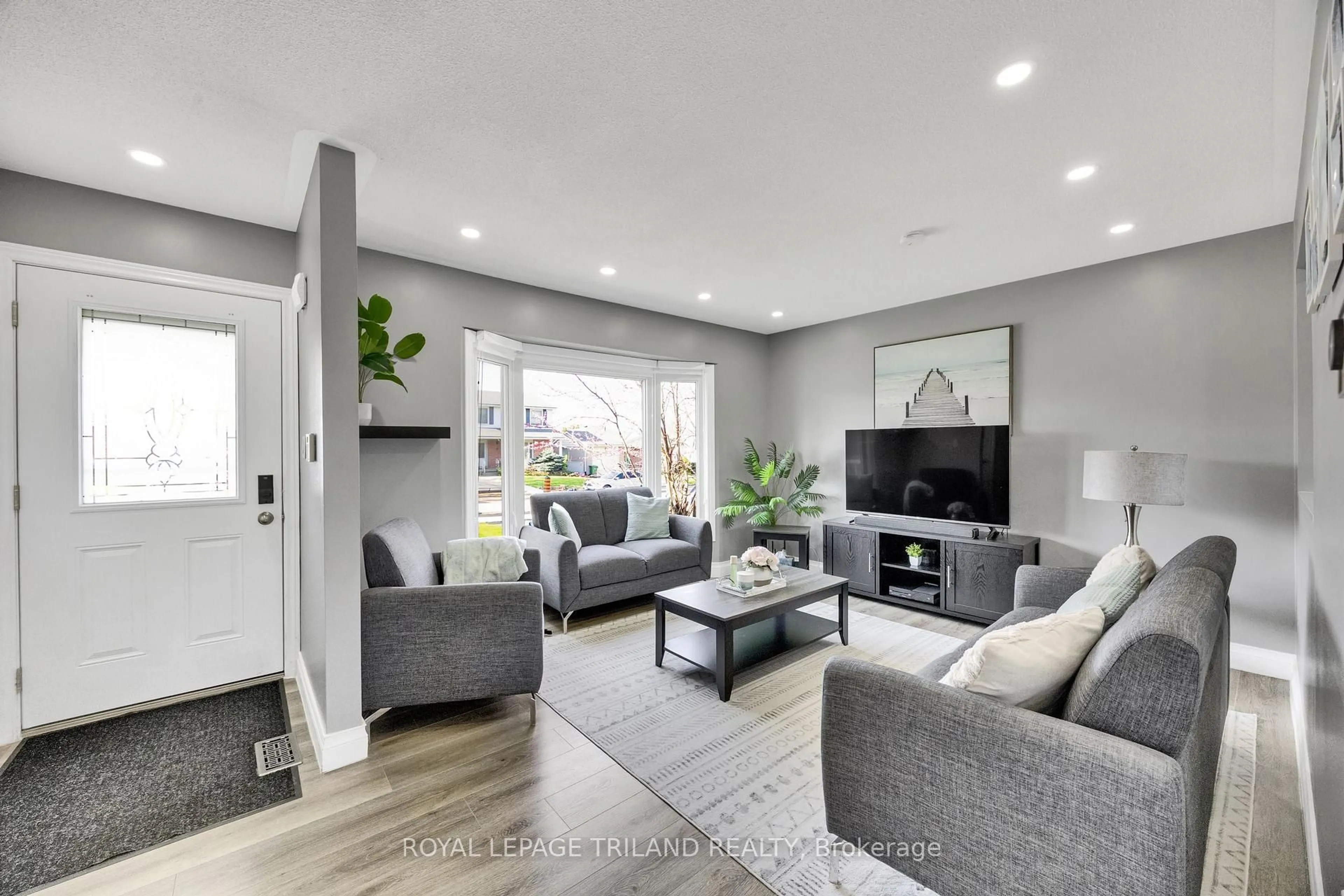 Living room with furniture, unknown for 59 VANIER Pl, St. Thomas Ontario N5R 5S4