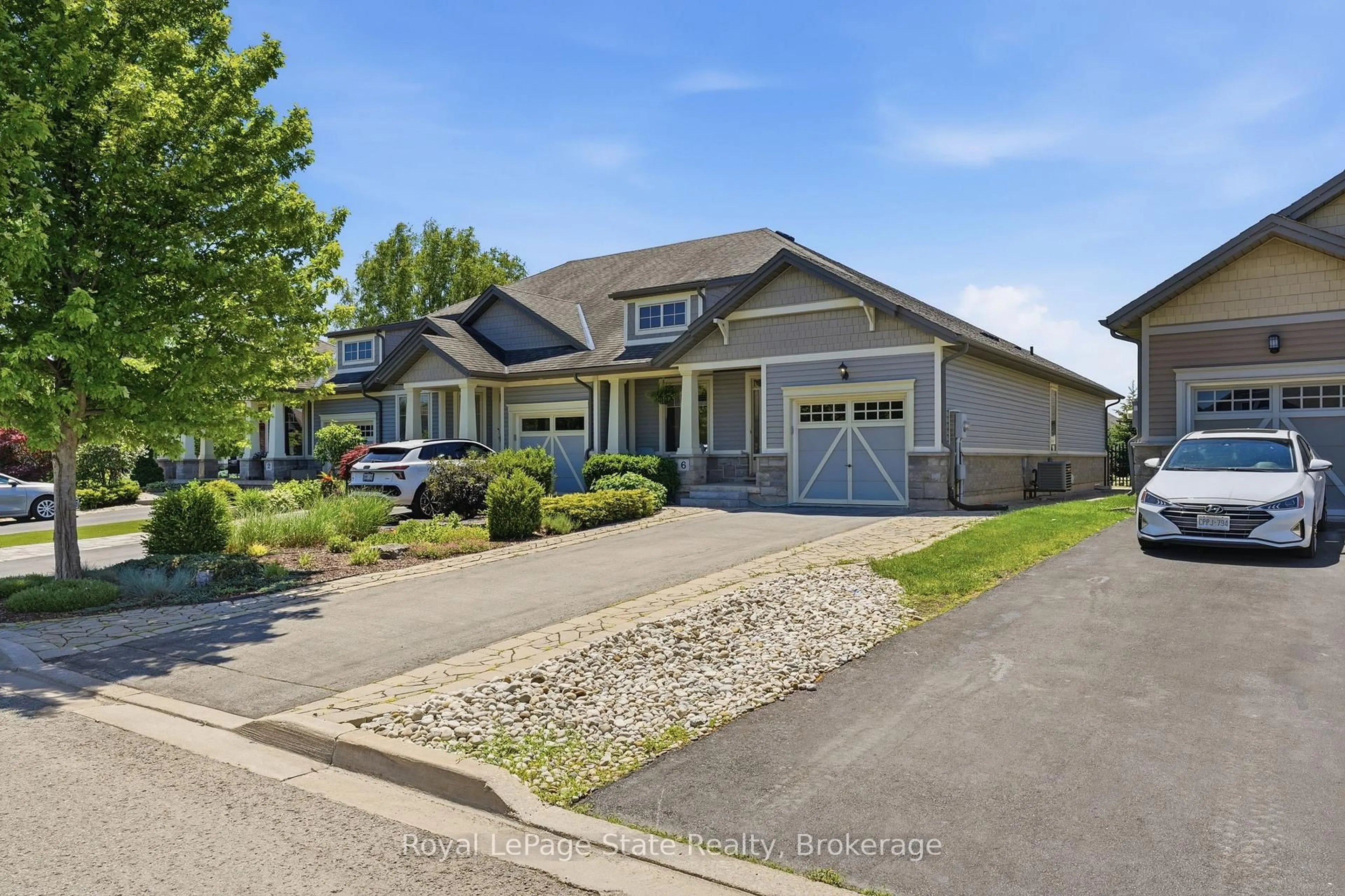Home with vinyl exterior material, street for 6 Manorwood Dr, West Lincoln Ontario L0R 2A0