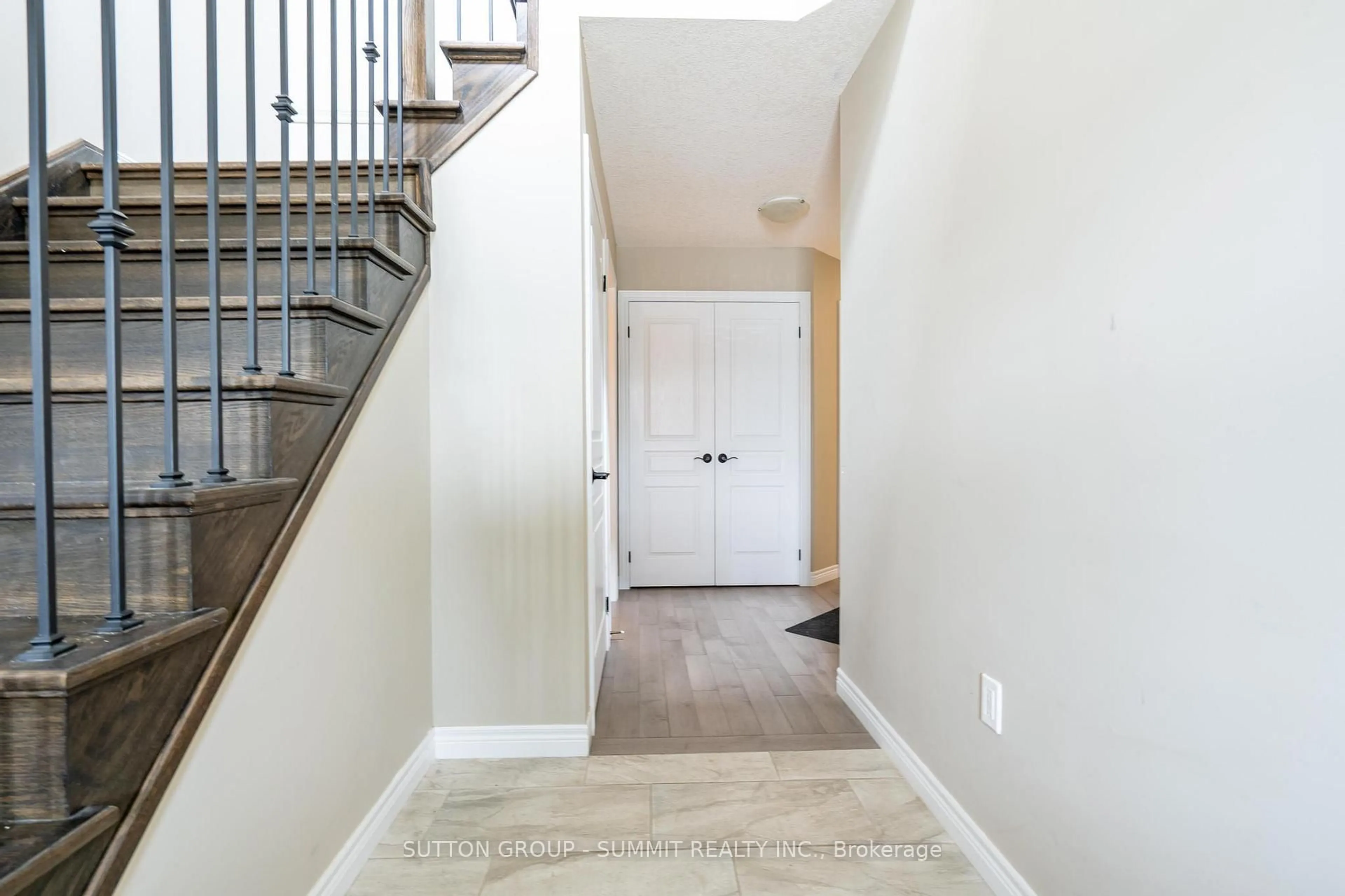 Indoor entryway for 5 REITH St, East Luther Grand Valley Ontario L9W 7P1