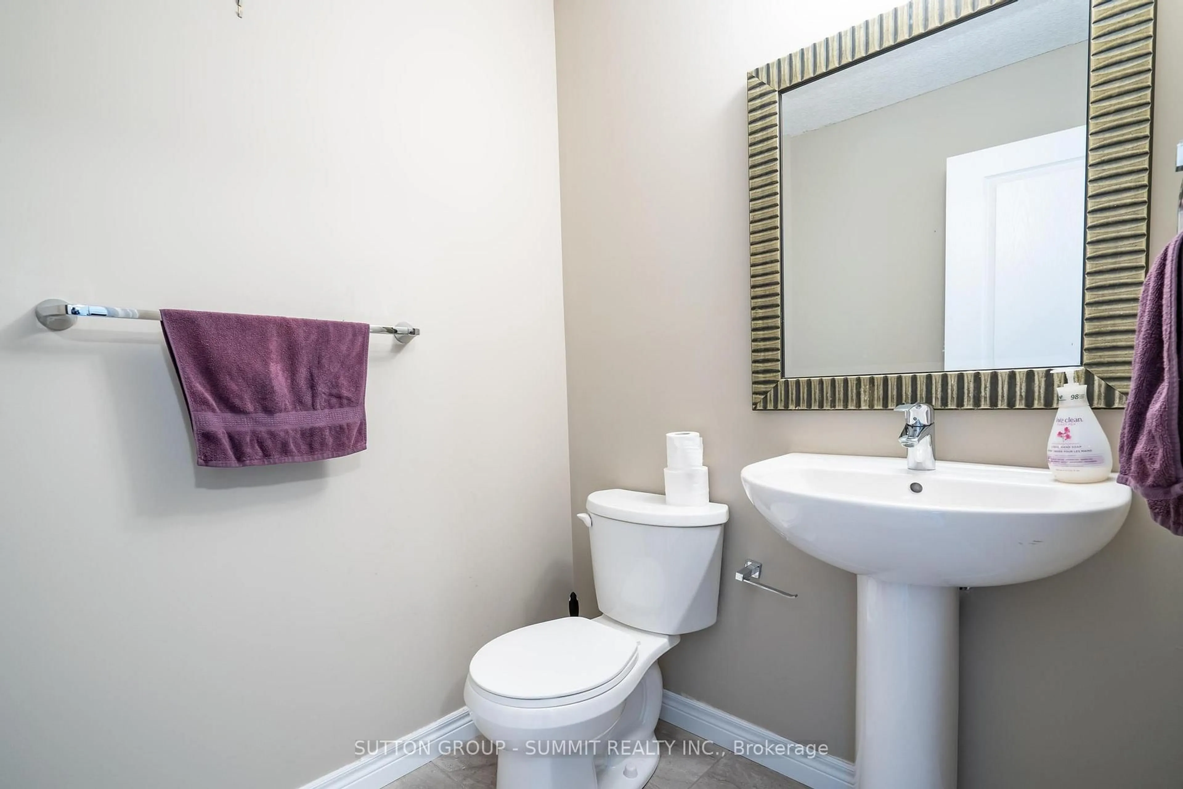 Standard bathroom, ceramic/tile floor for 5 REITH St, East Luther Grand Valley Ontario L9W 7P1