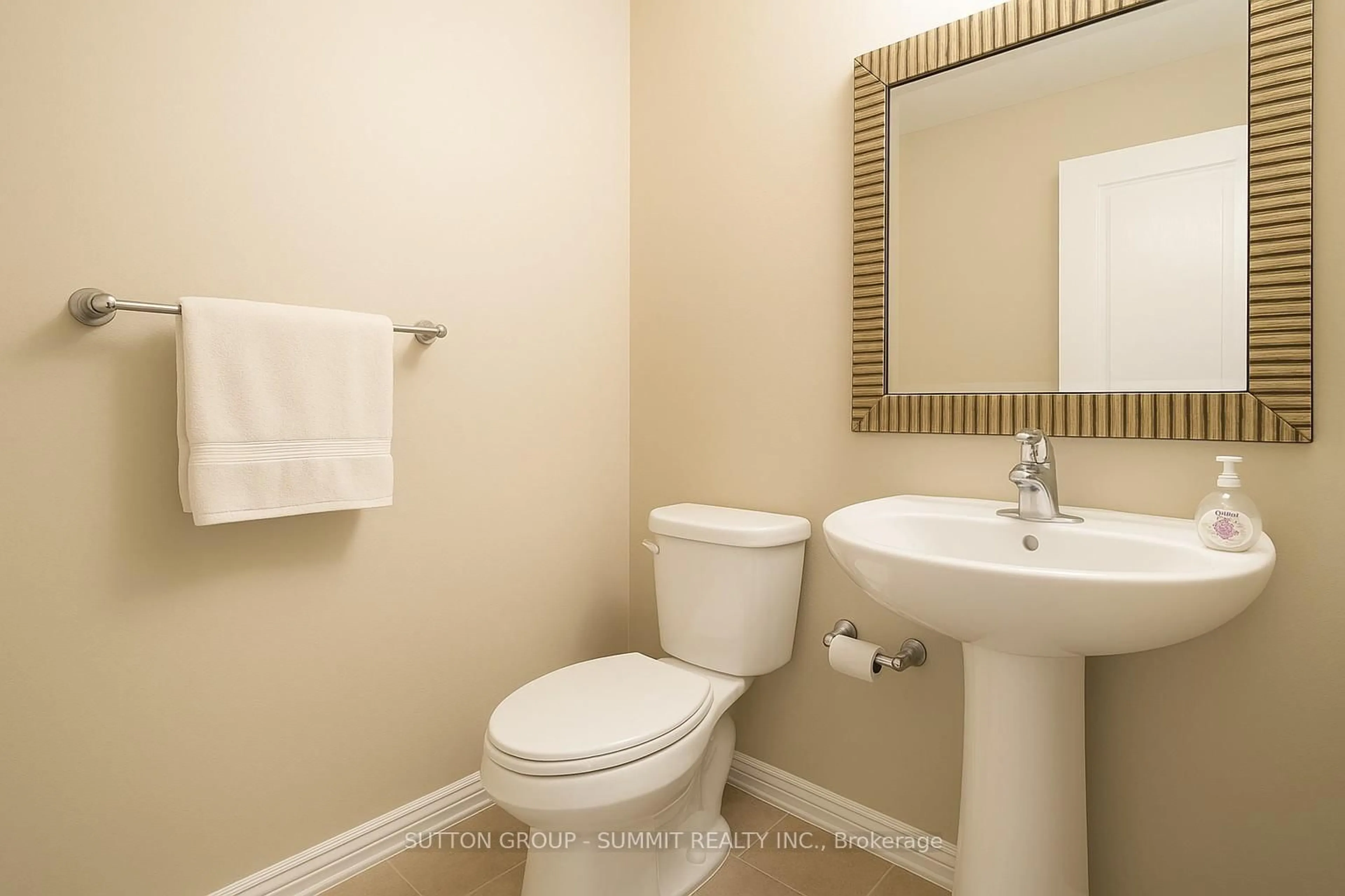 Standard bathroom, ceramic/tile floor for 5 REITH St, East Luther Grand Valley Ontario L9W 7P1