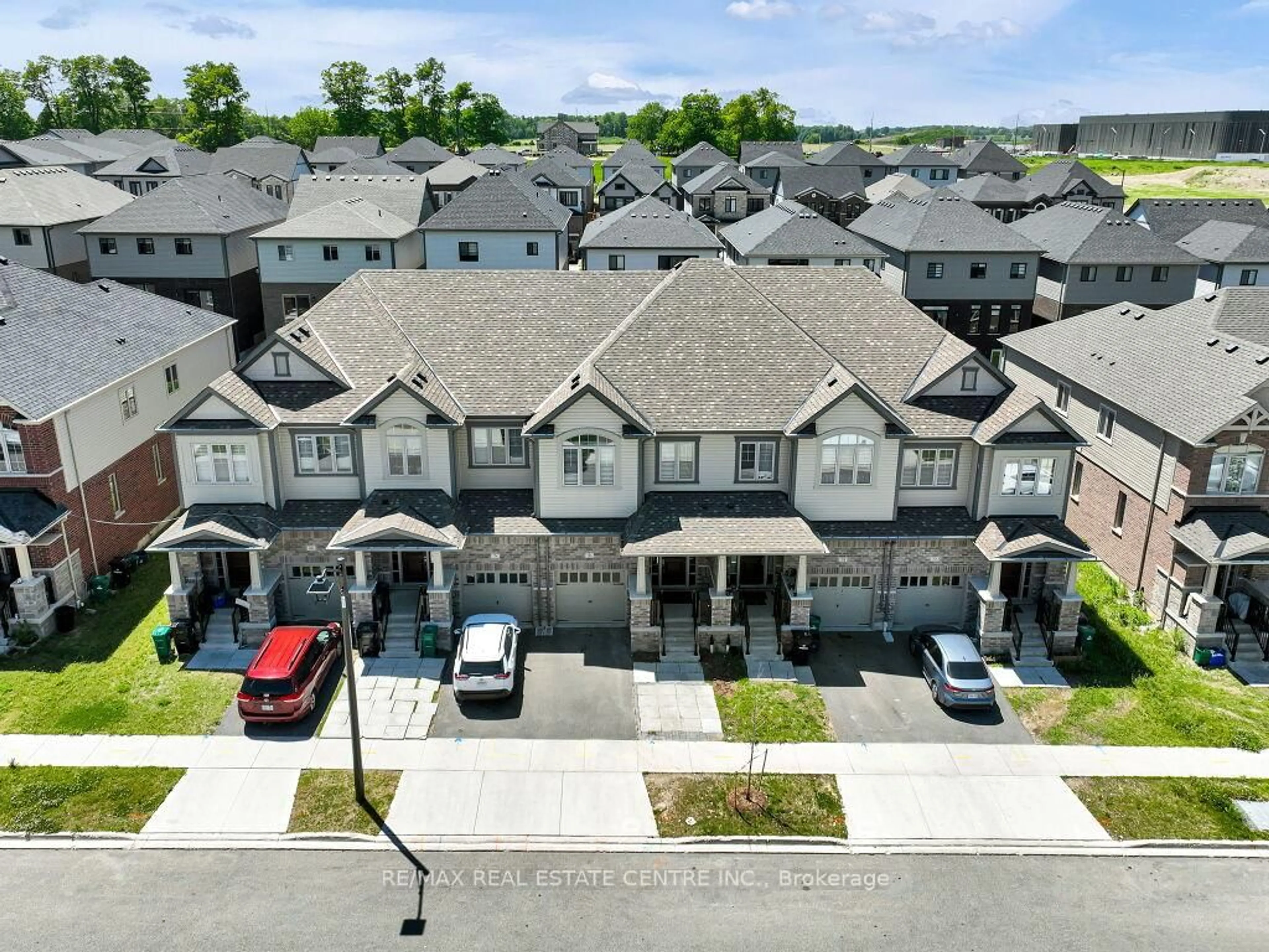 A pic from outside/outdoor area/front of a property/back of a property/a pic from drone, street for 76 Grassbourne Ave, Kitchener Ontario N2R 0S5