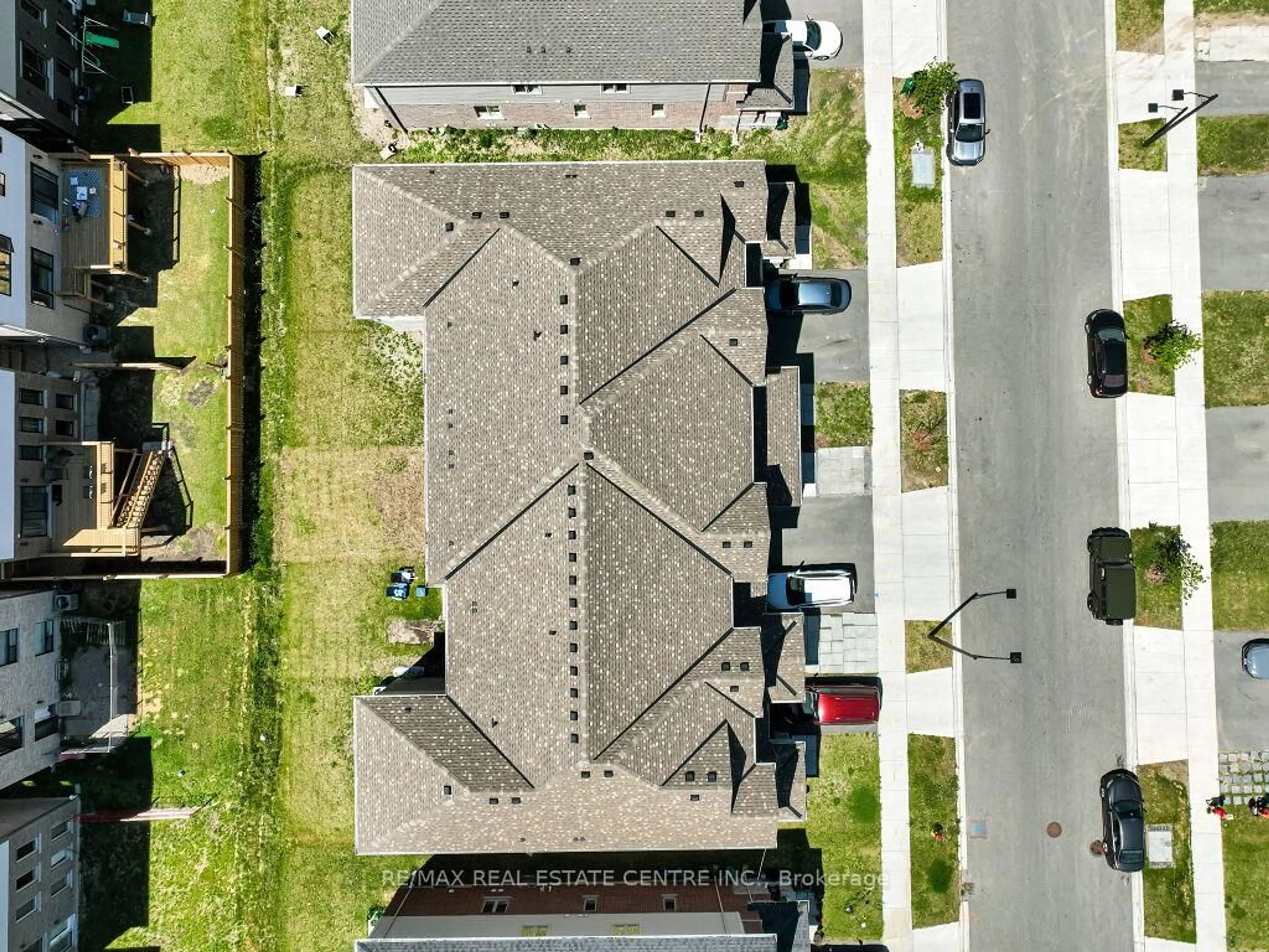 A pic from outside/outdoor area/front of a property/back of a property/a pic from drone, unknown for 76 Grassbourne Ave, Kitchener Ontario N2R 0S5