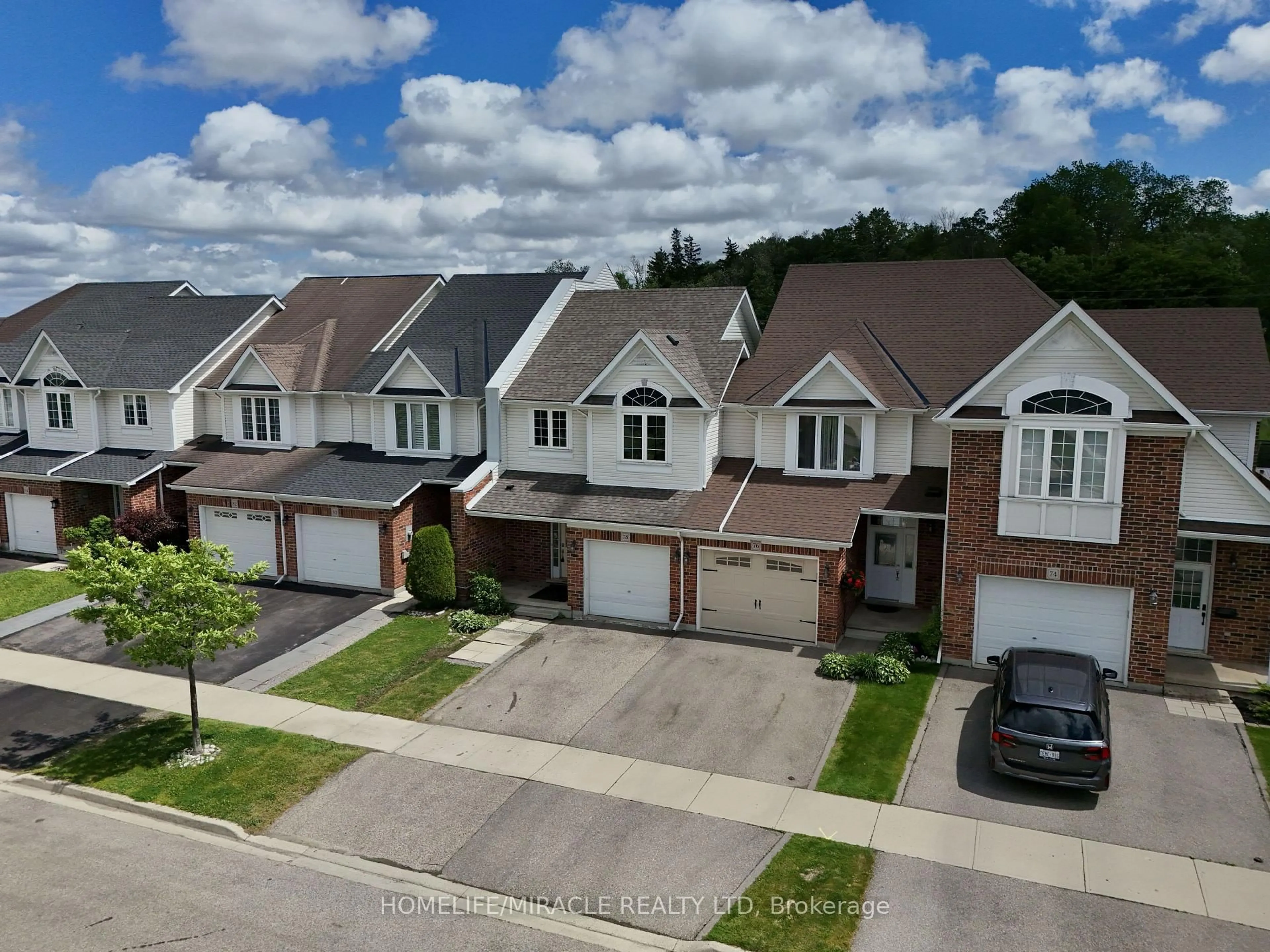A pic from outside/outdoor area/front of a property/back of a property/a pic from drone, street for 78 Colton Circ, Kitchener Ontario N2A 4K4