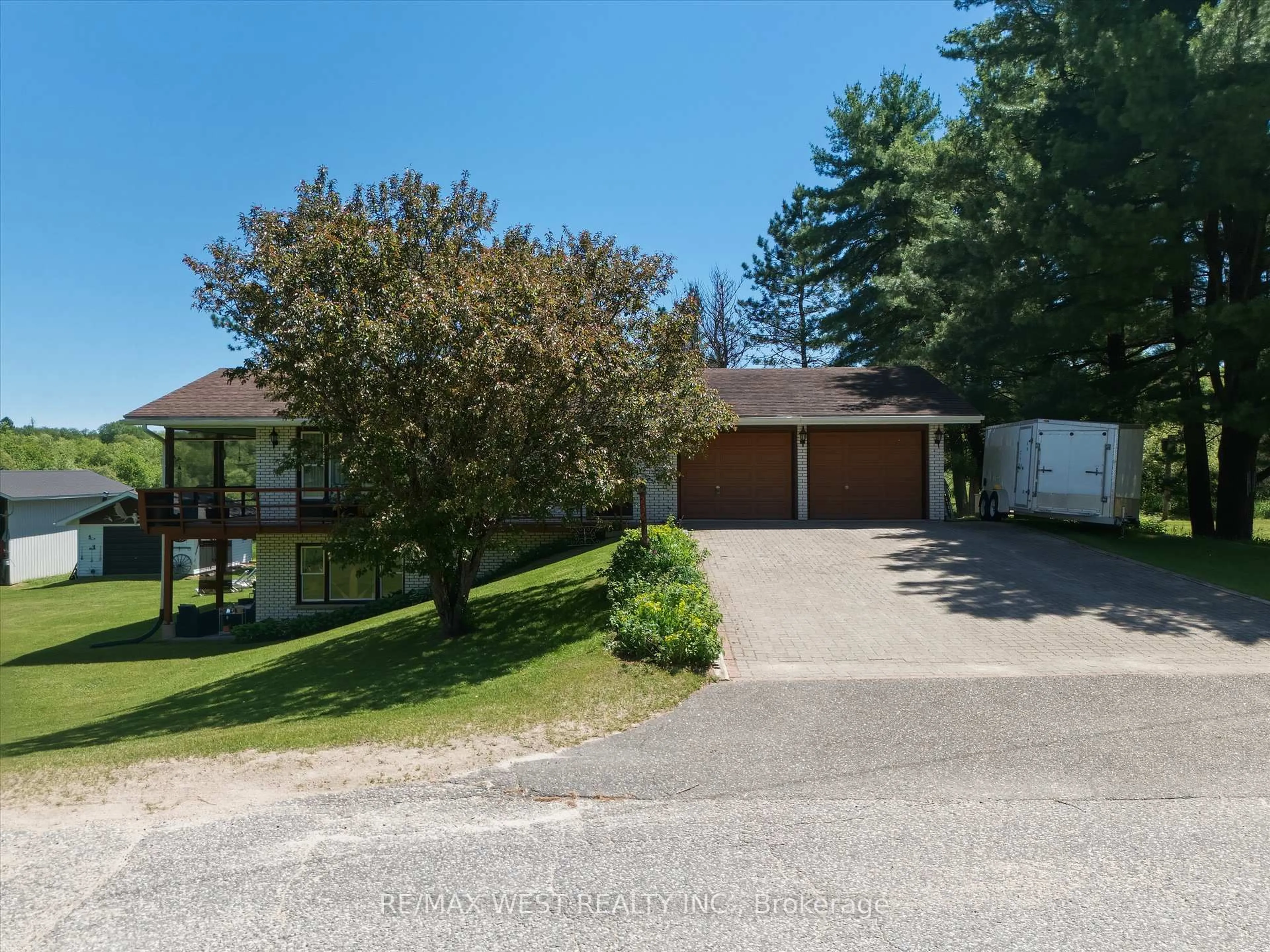 A pic from outside/outdoor area/front of a property/back of a property/a pic from drone, street for 236 Queen St, Burk's Falls Ontario P0A 1C0