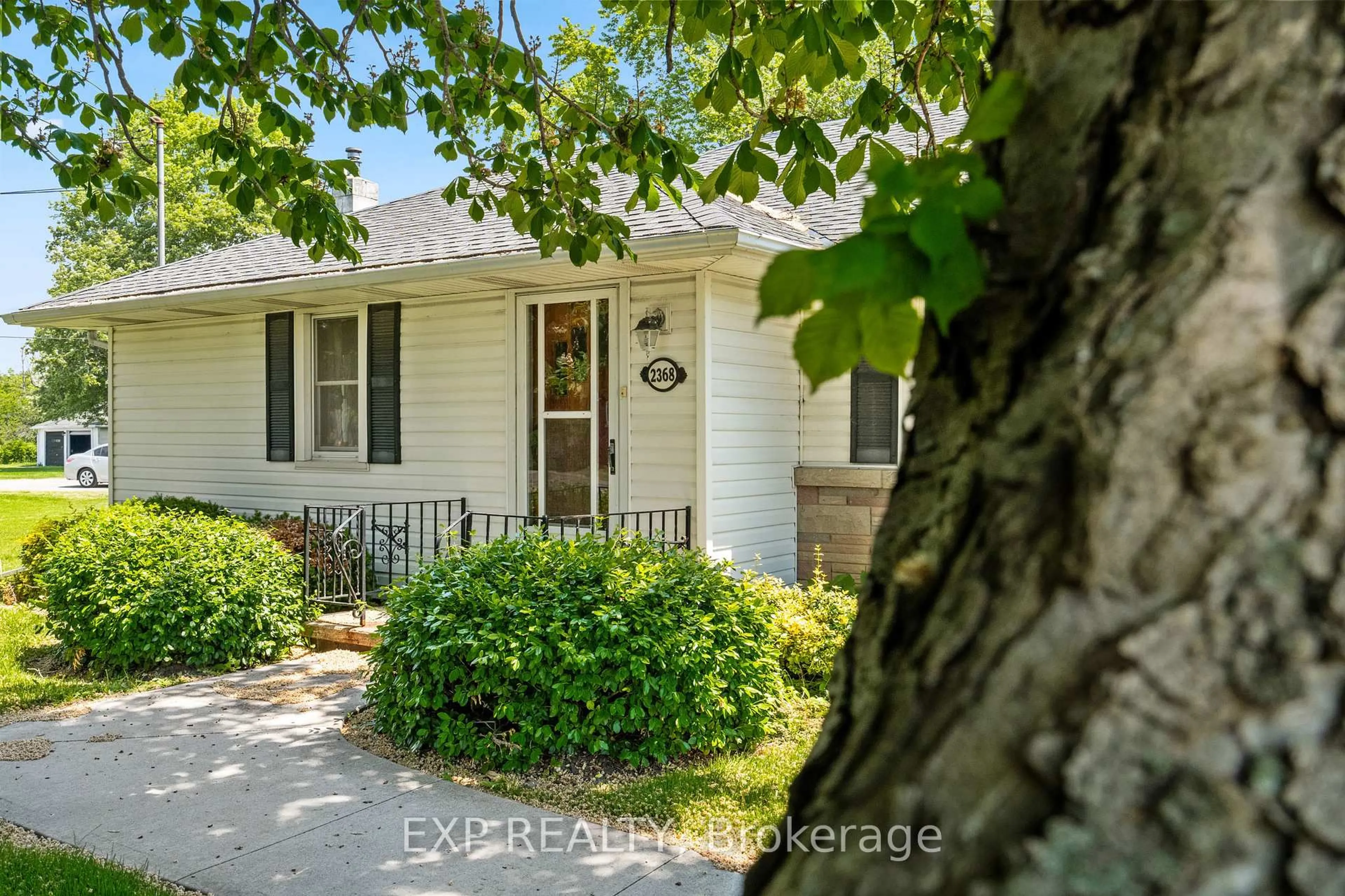 Home with vinyl exterior material, street for 2368 Stevensville Rd, Fort Erie Ontario L0S 1S0