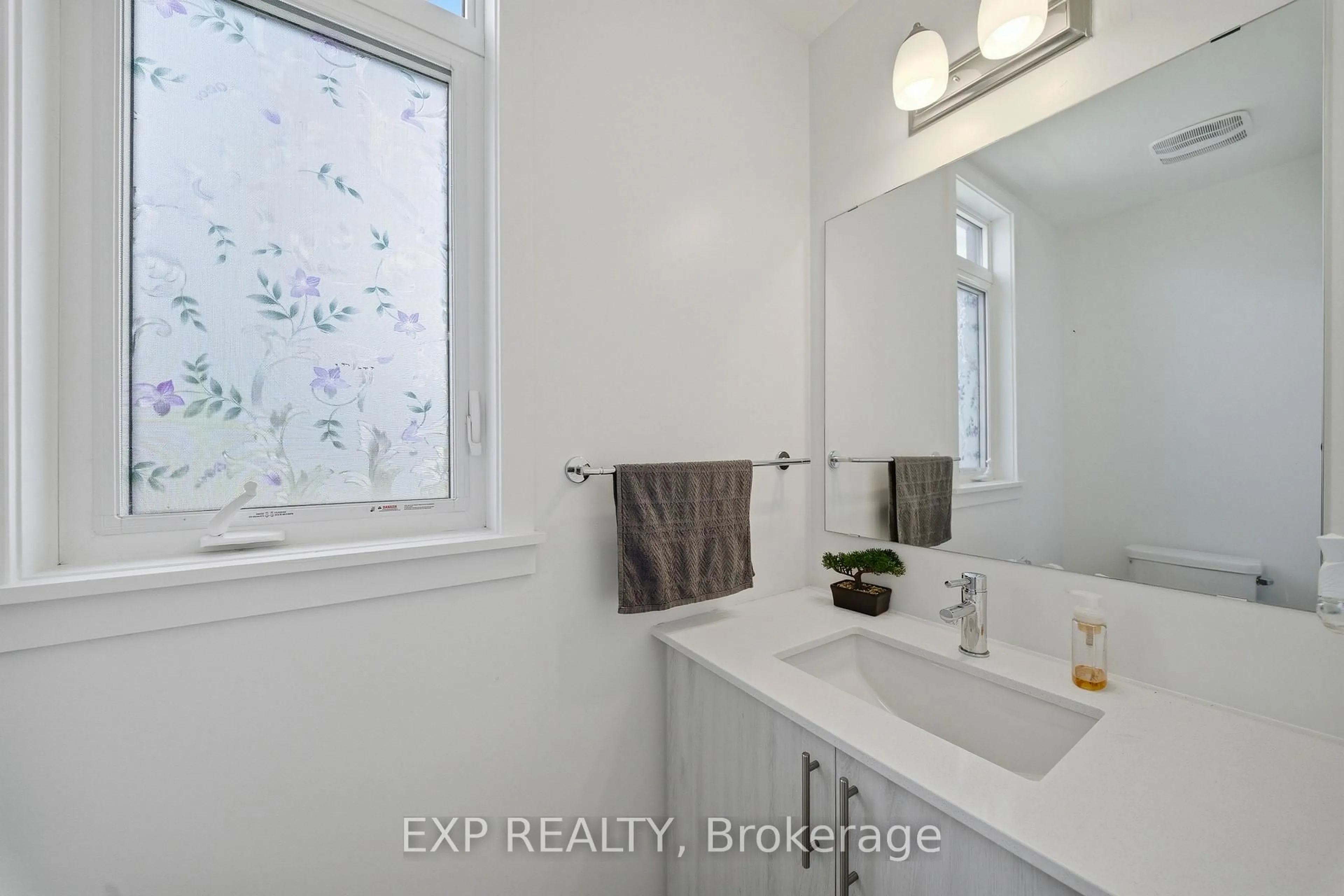 Standard bathroom, ceramic/tile floor for 51 Robusta Lane, Ottawa Ontario K2J 6Y7